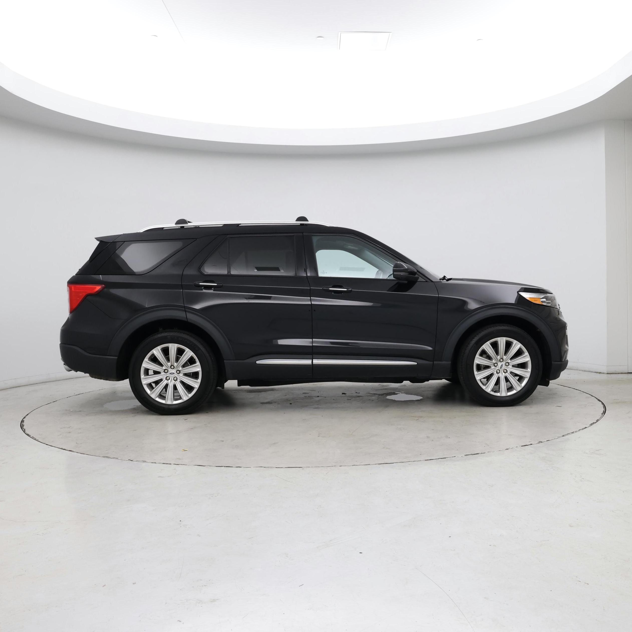 Thumbnail: 2022 Ford Explorer - 7