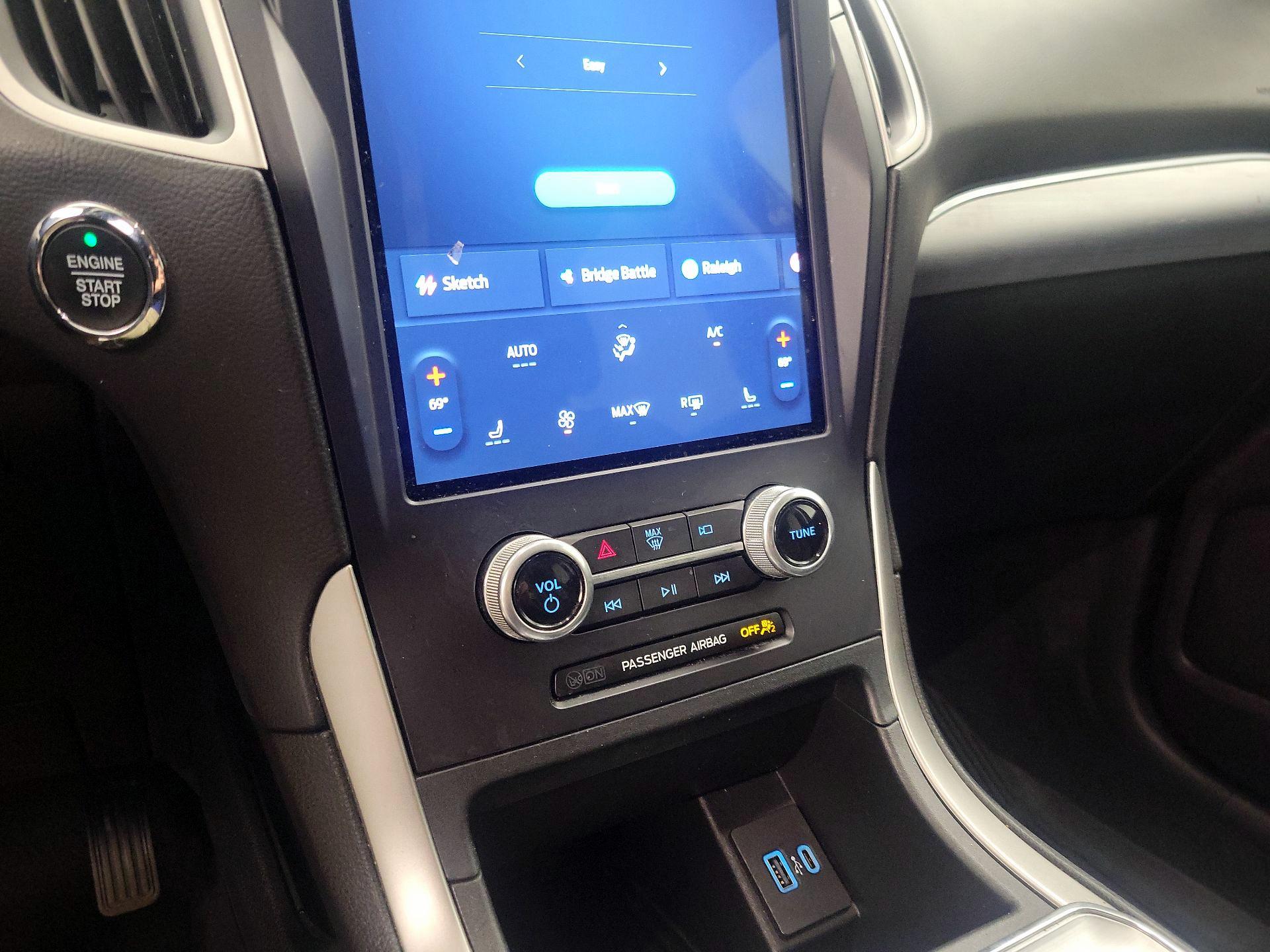 Thumbnail: 2022 Ford Edge - 16