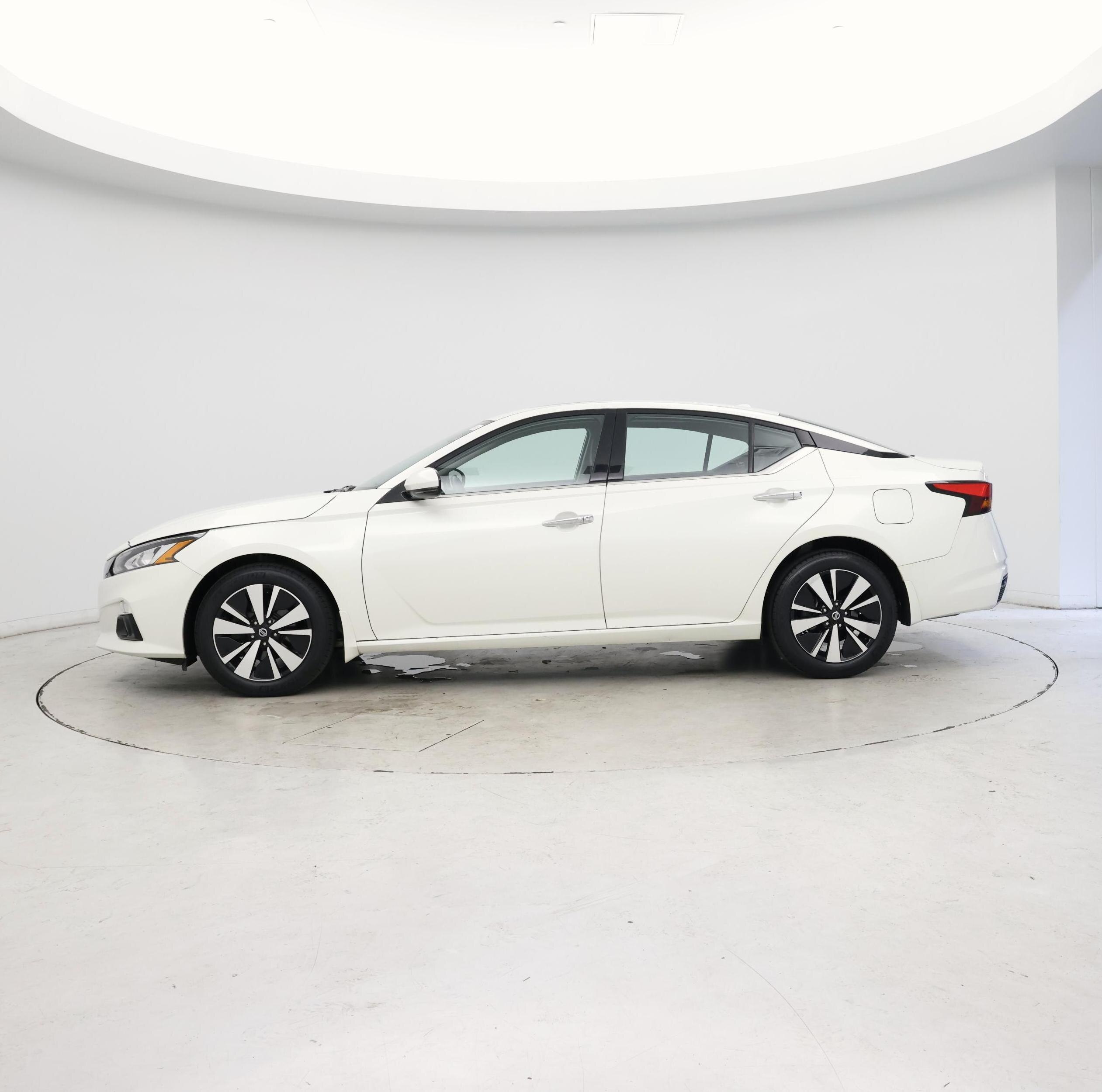 Thumbnail: 2020 Nissan Altima - 3