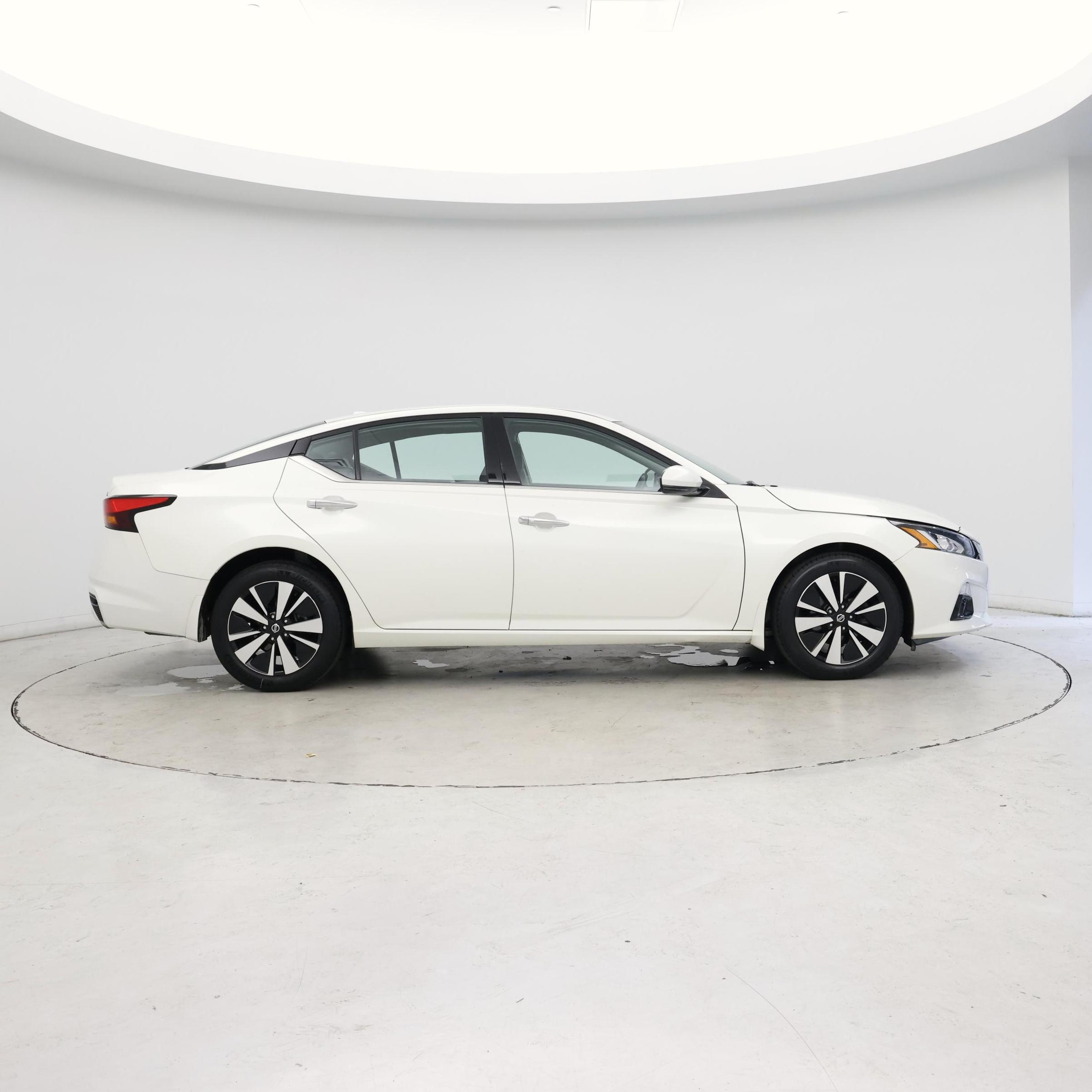 Thumbnail: 2020 Nissan Altima - 7