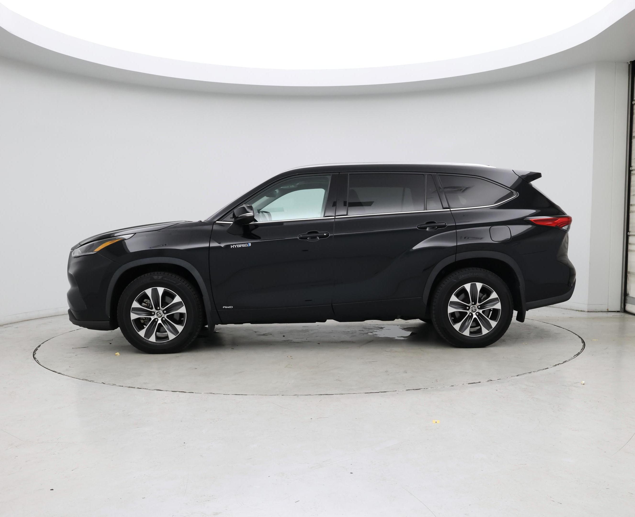 Thumbnail: 2021 Toyota Highlander - 3