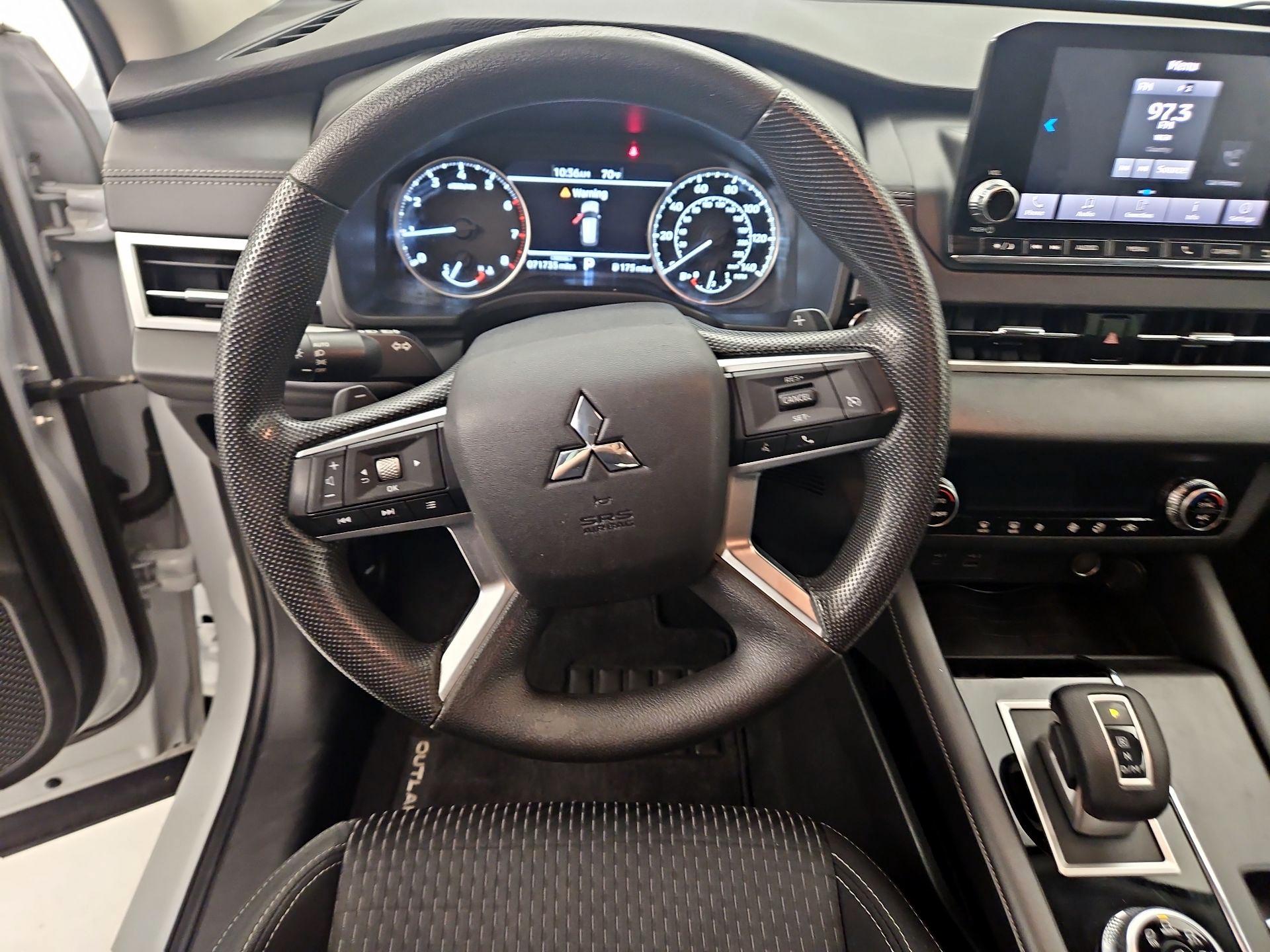 Thumbnail: 2022 Mitsubishi Outlander - 10