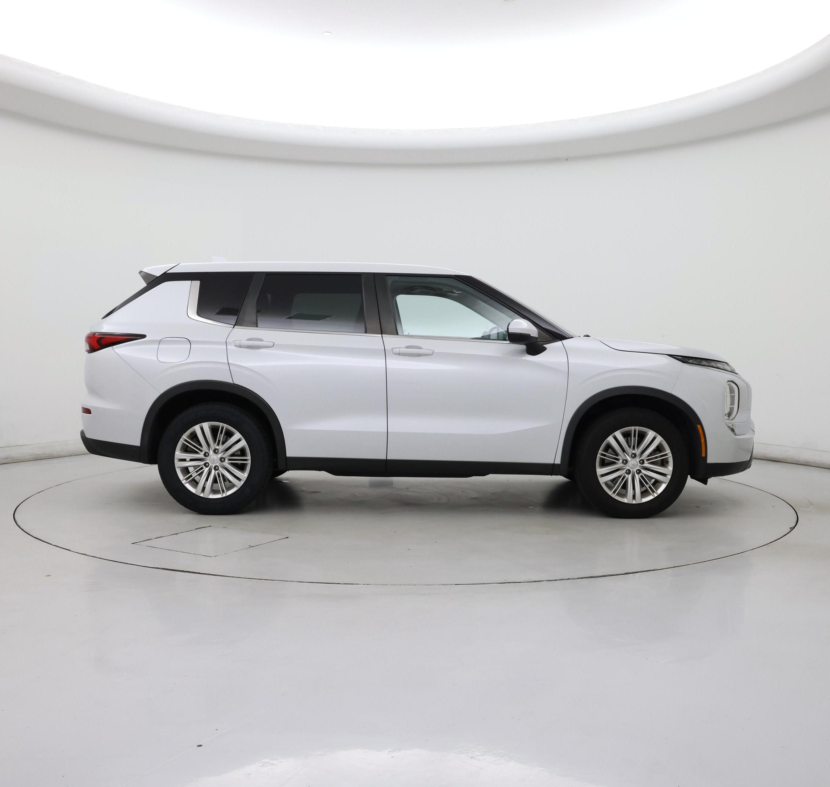 Thumbnail: 2022 Mitsubishi Outlander - 7