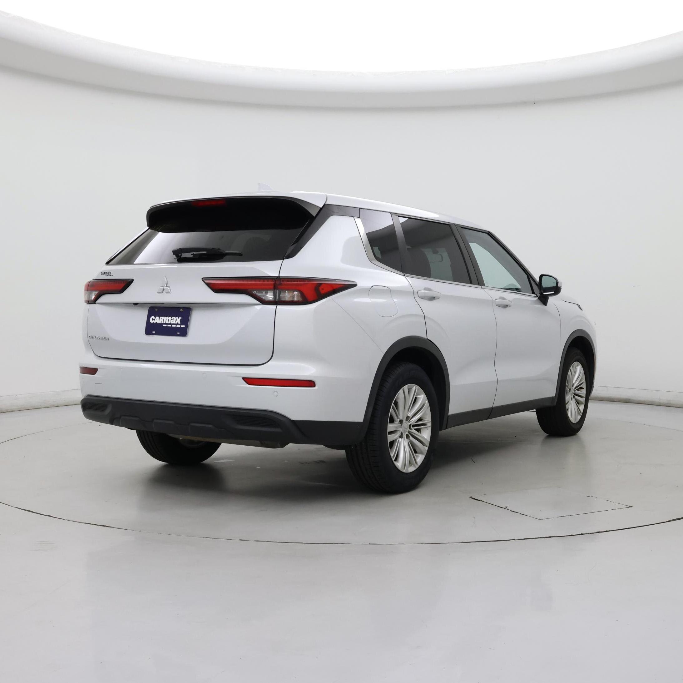 Thumbnail: 2022 Mitsubishi Outlander - 8