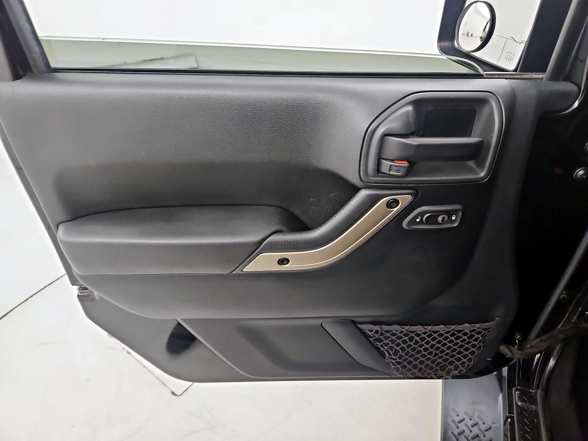 Thumbnail: 2016 Jeep Wrangler - 12