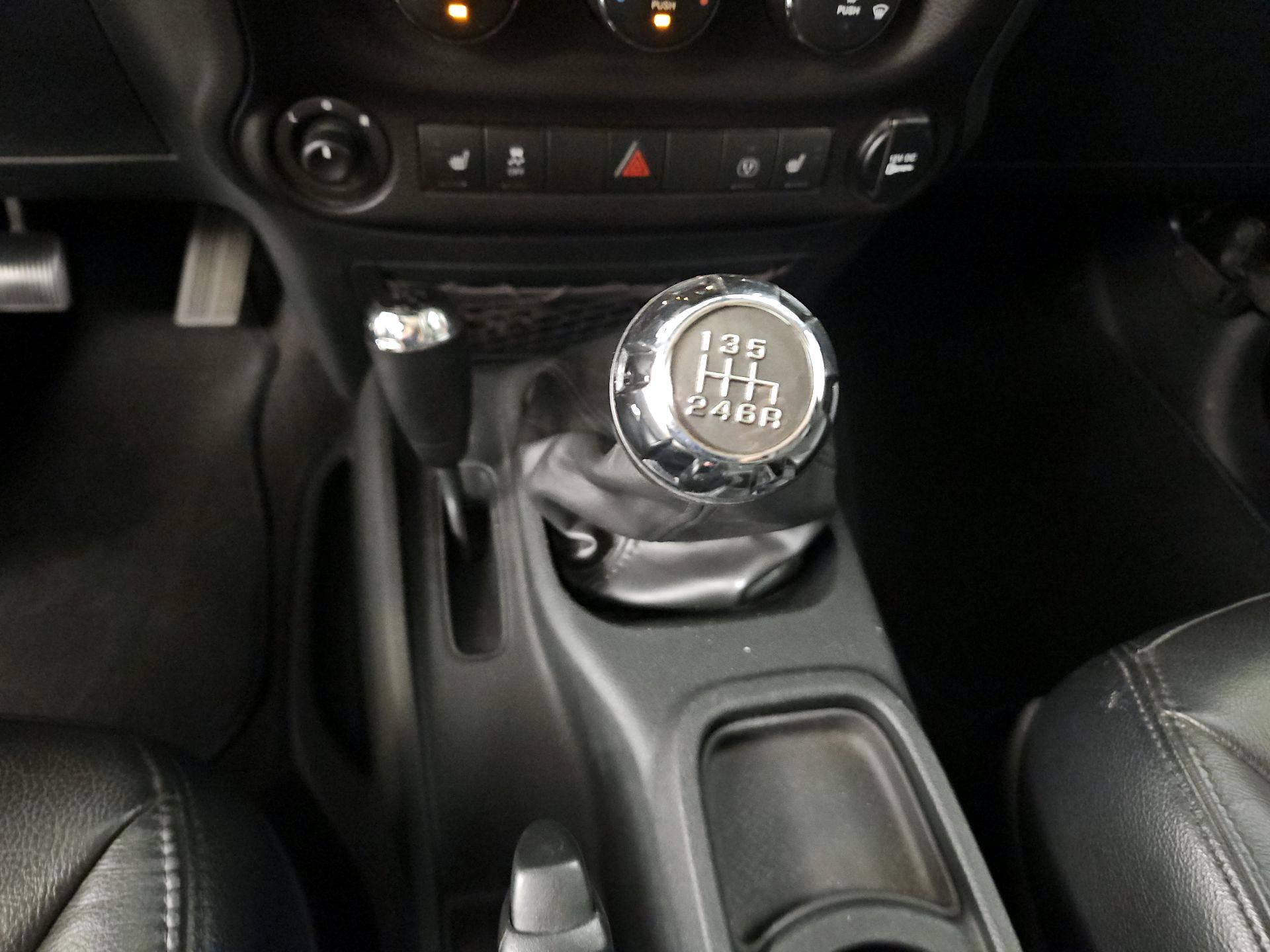 Thumbnail: 2016 Jeep Wrangler - 15