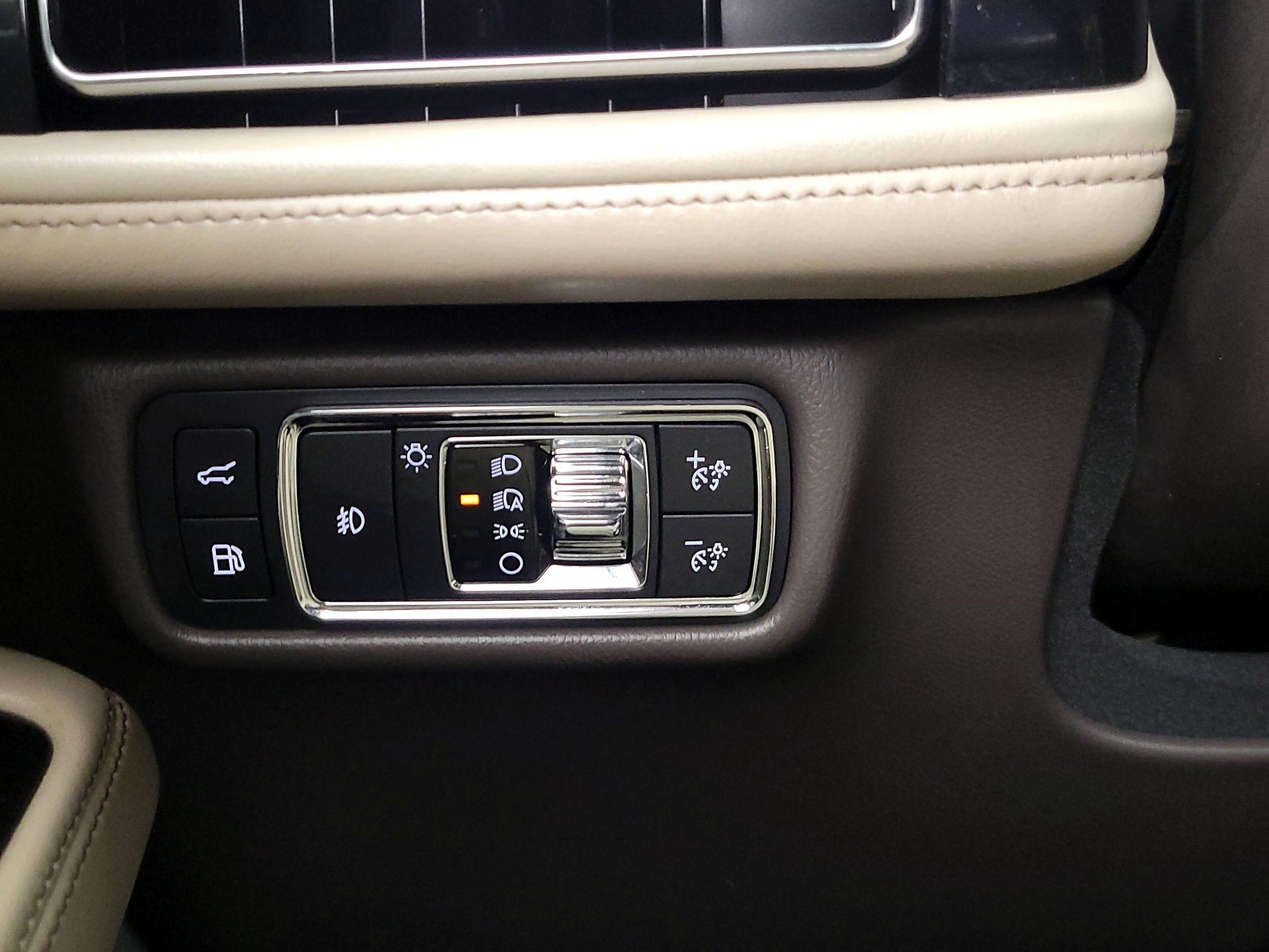 Thumbnail: 2021 Lincoln Aviator - 13