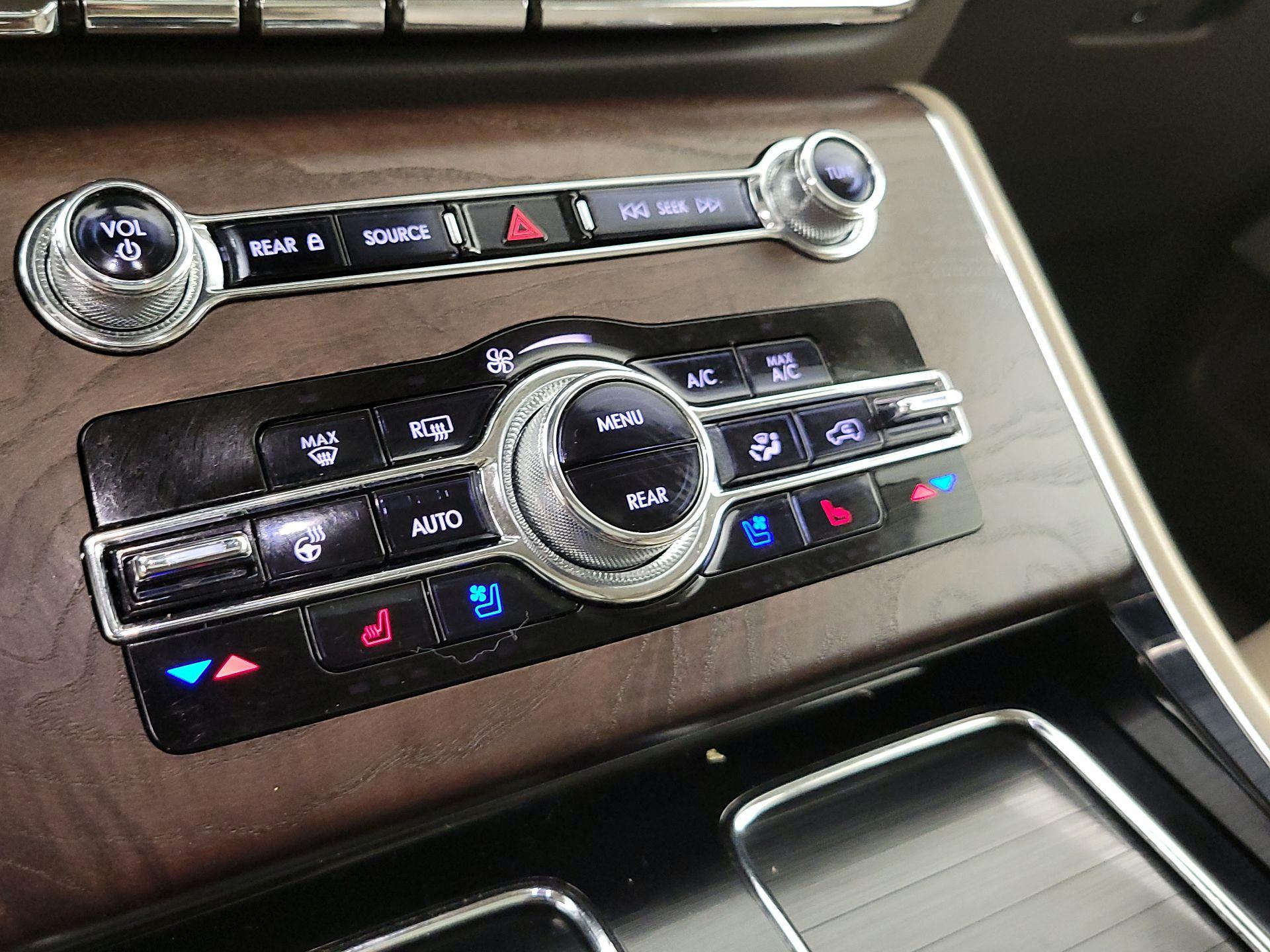 Thumbnail: 2021 Lincoln Aviator - 17