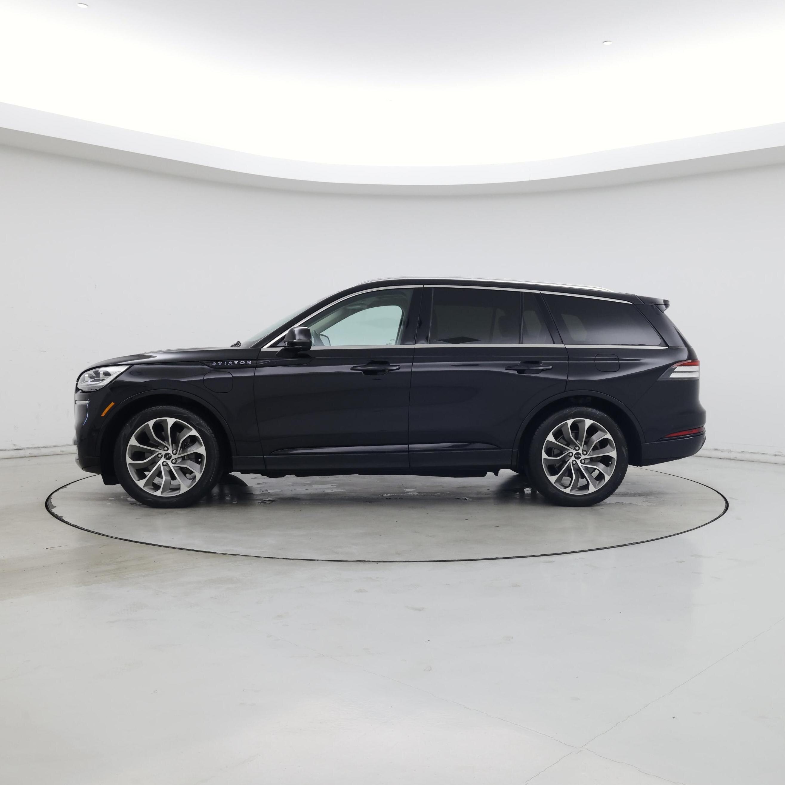Thumbnail: 2021 Lincoln Aviator - 3