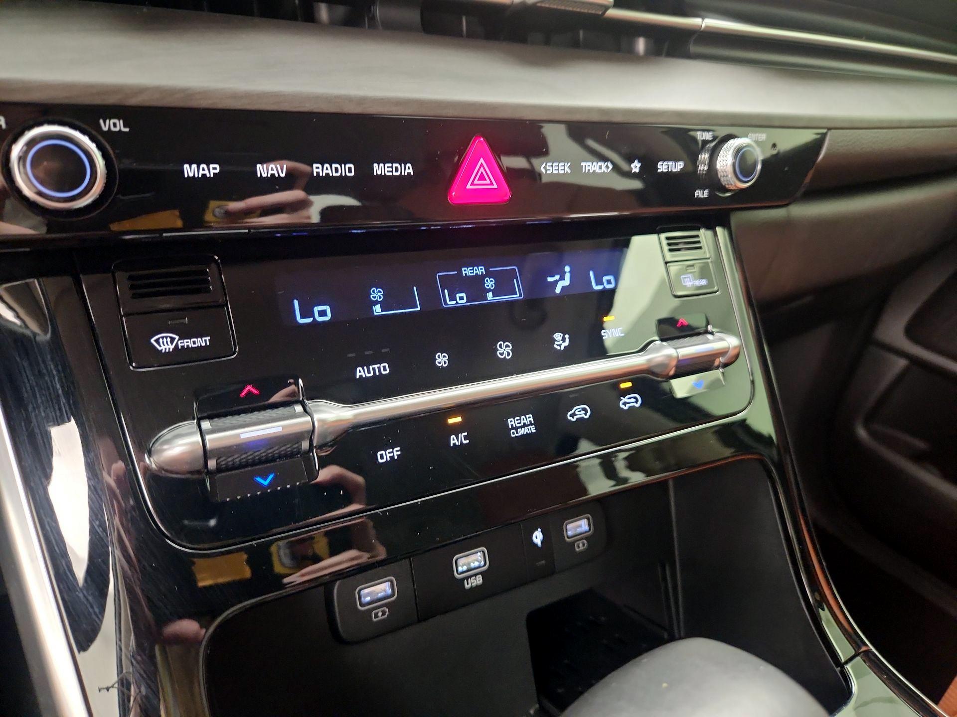Thumbnail: 2024 Kia Carnival - 17