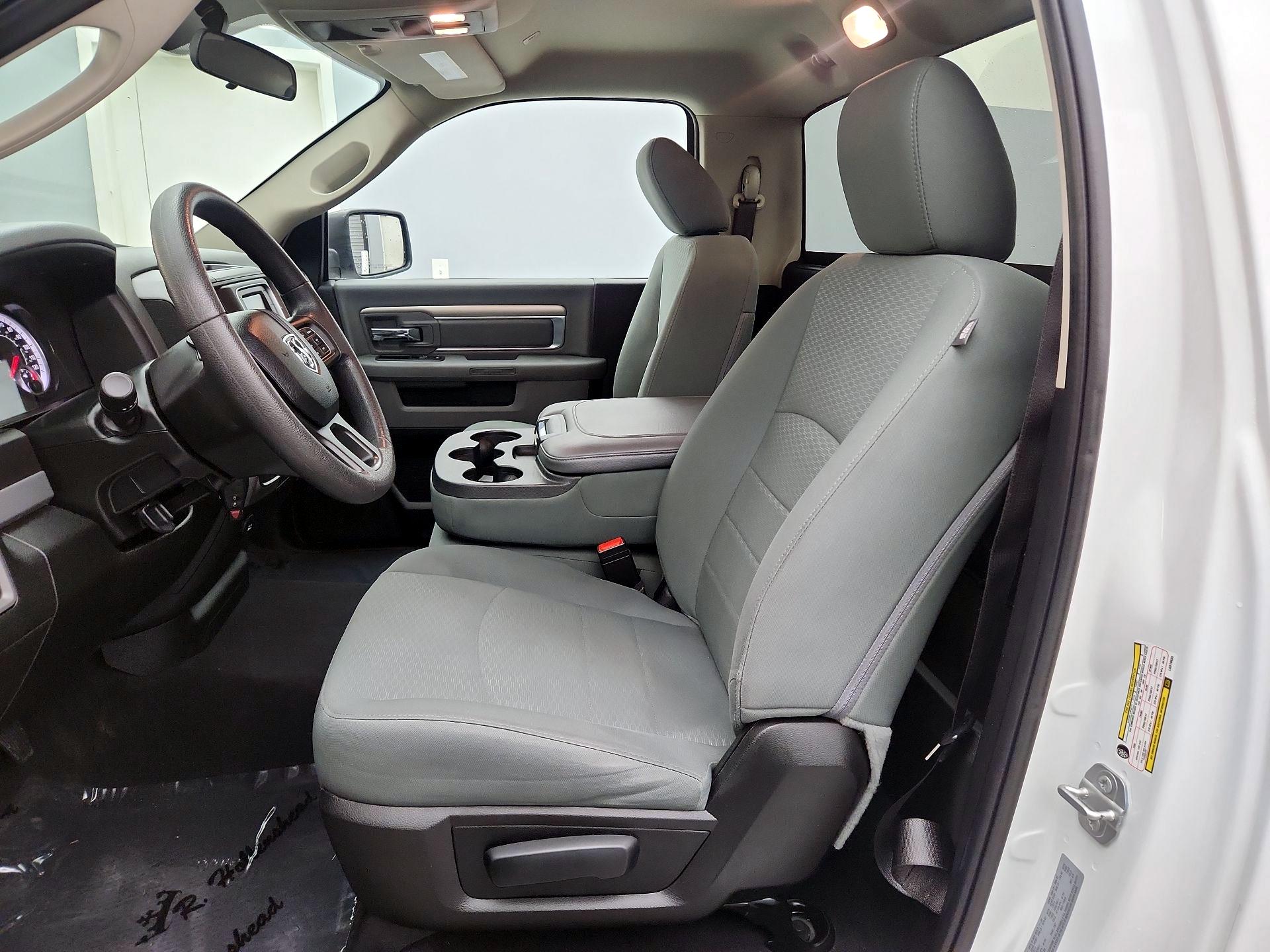 Thumbnail: 2020 RAM 1500 Classic - 11