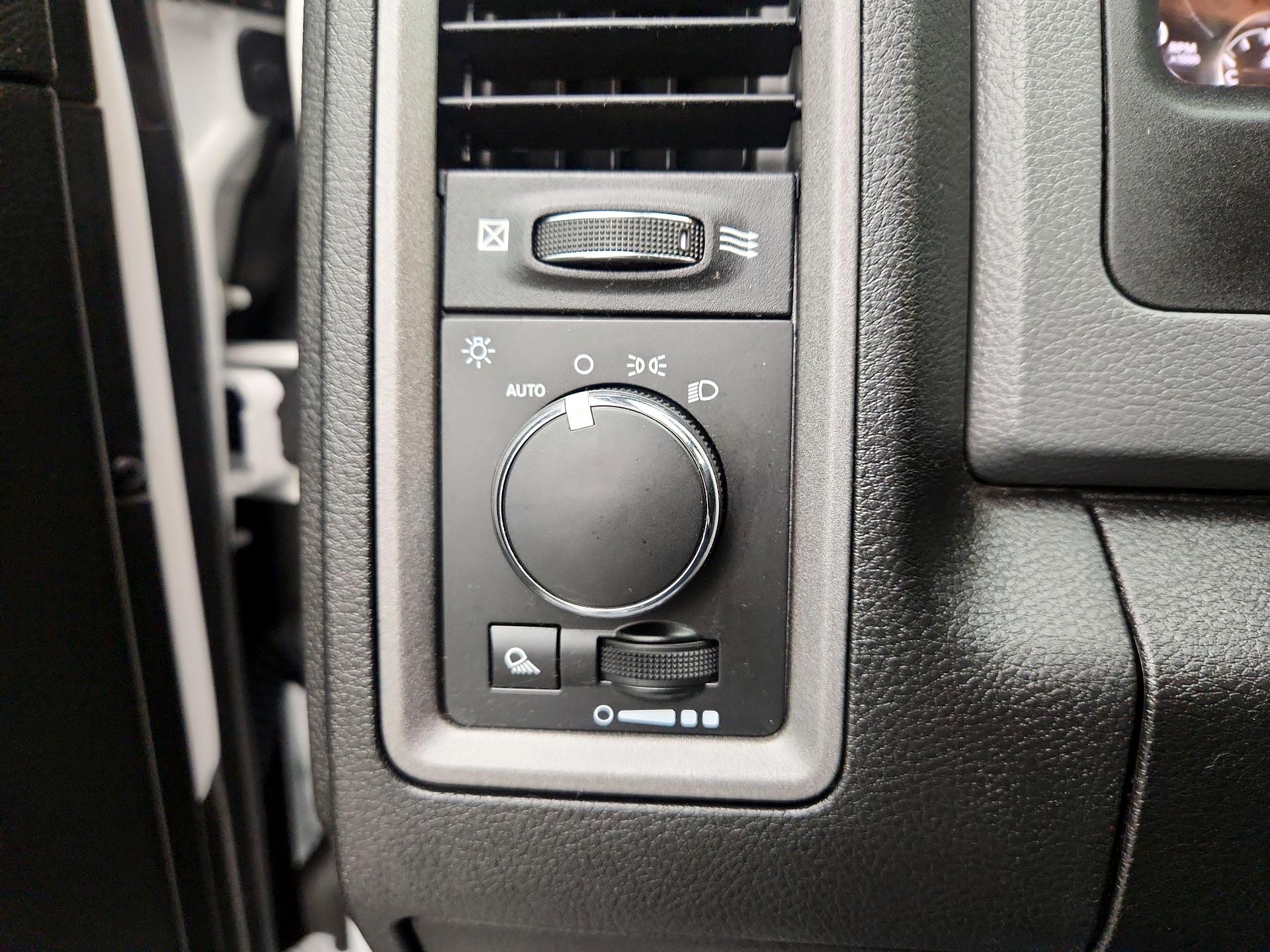 Thumbnail: 2020 RAM 1500 Classic - 13