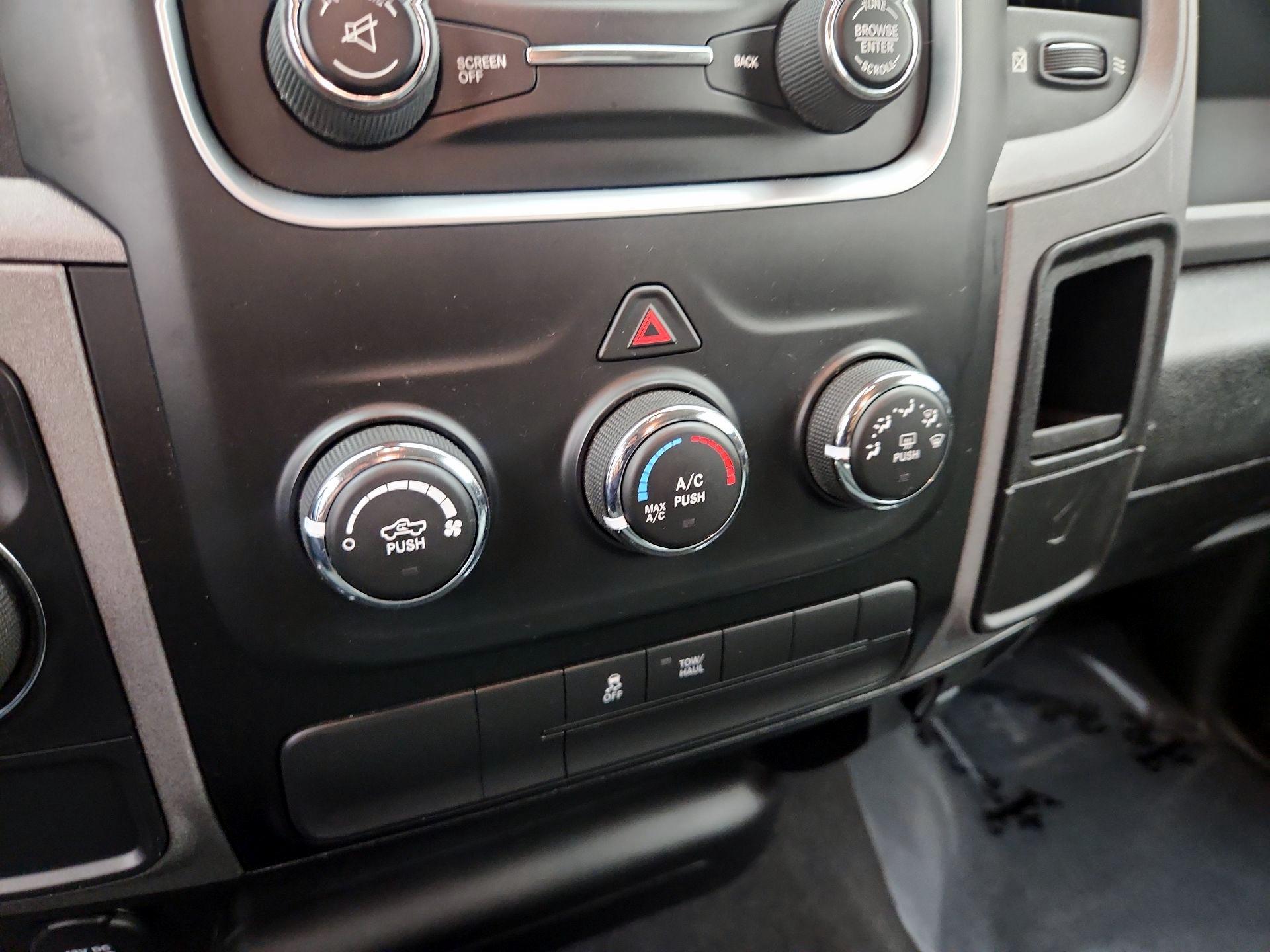 Thumbnail: 2020 RAM 1500 Classic - 16