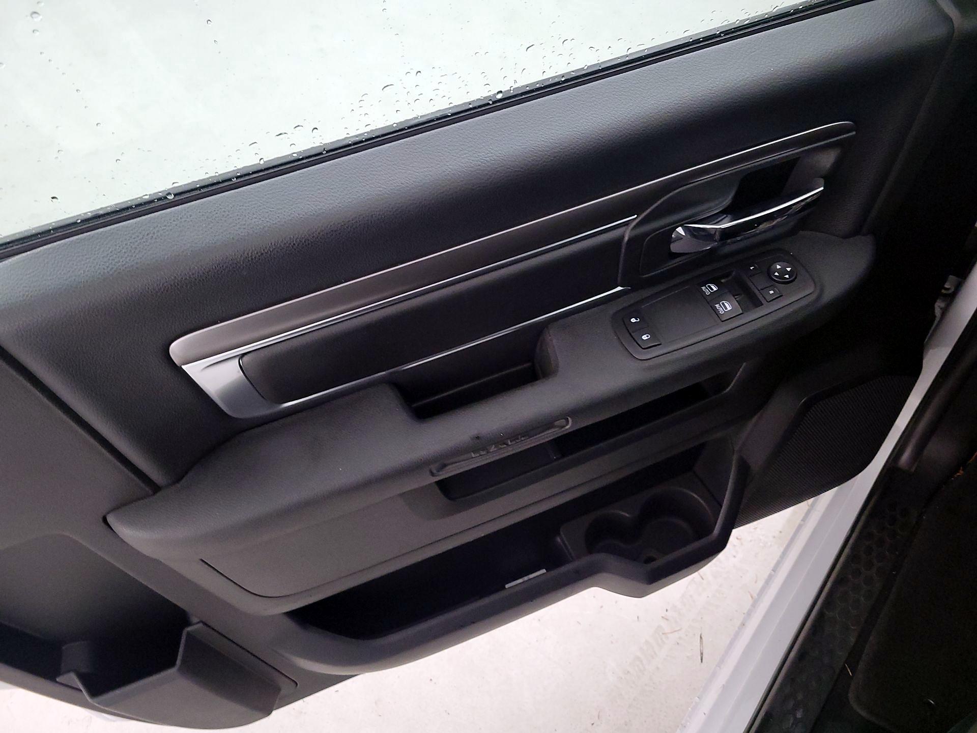 Thumbnail: 2021 RAM 1500 Classic - 12