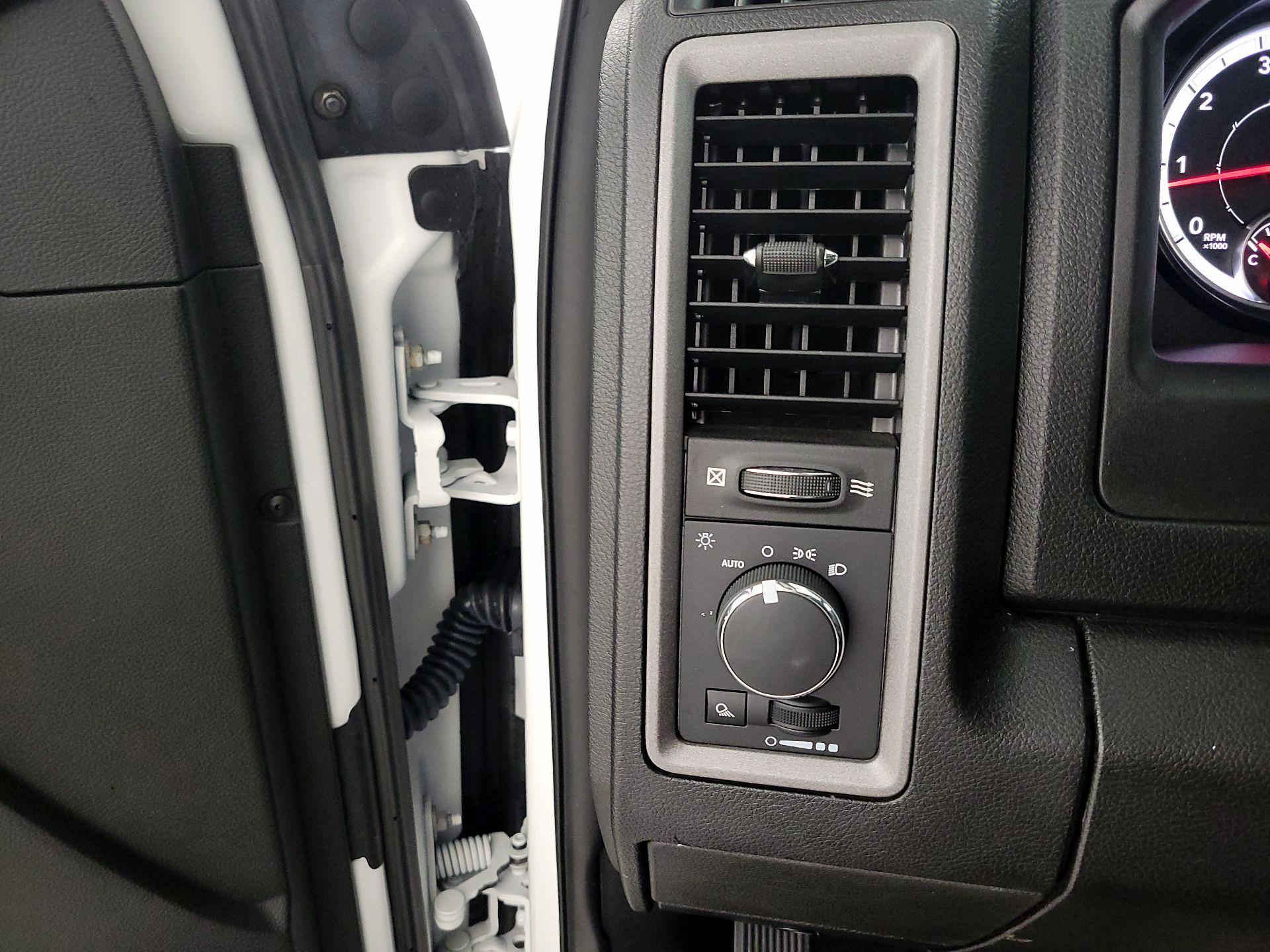 Thumbnail: 2021 RAM 1500 Classic - 13