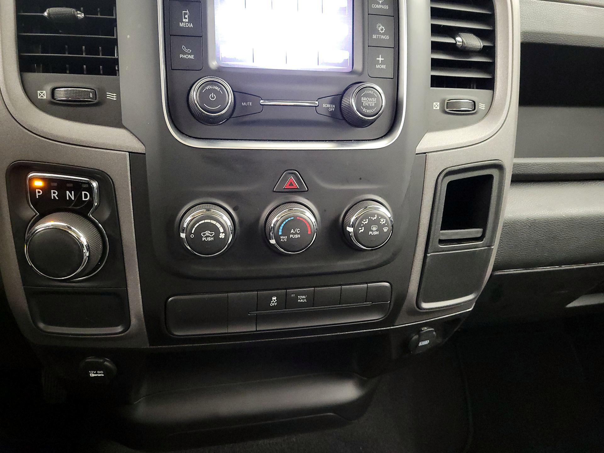 Thumbnail: 2021 RAM 1500 Classic - 16