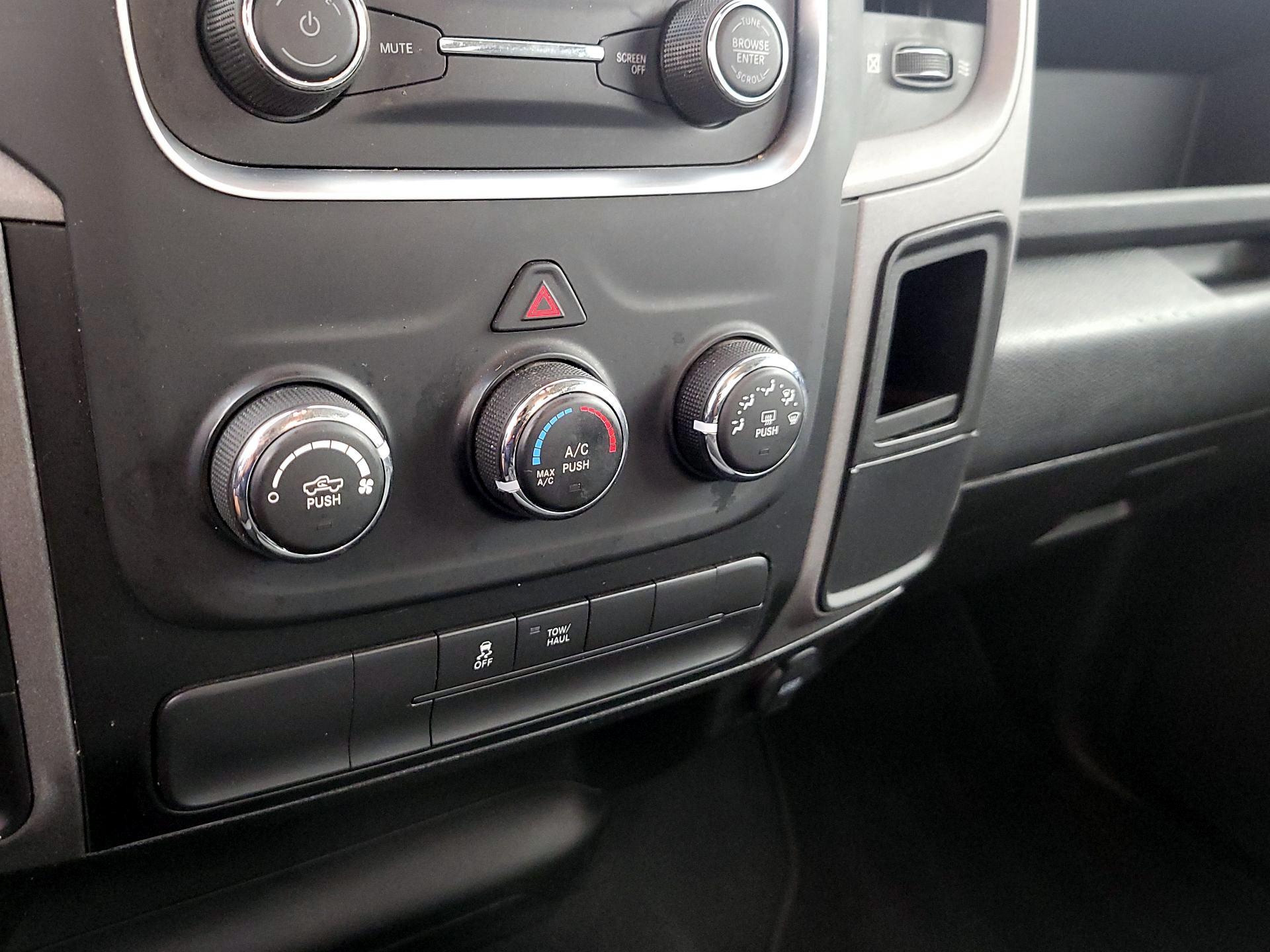 Thumbnail: 2021 RAM 1500 Classic - 16