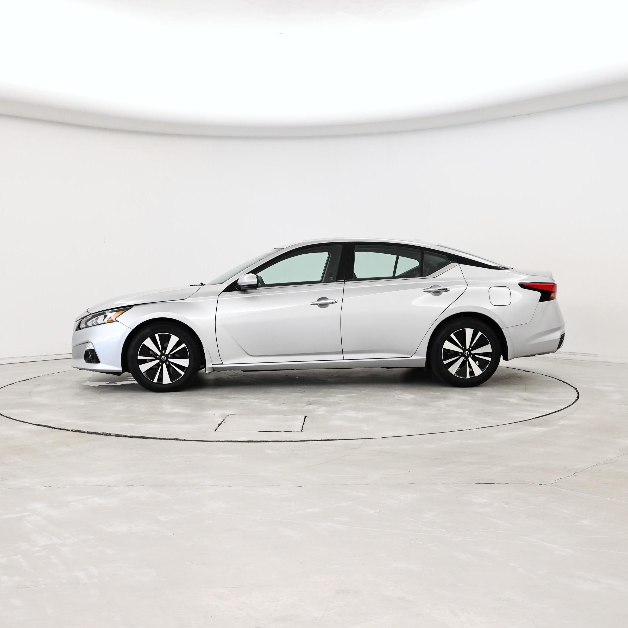 Thumbnail: 2022 Nissan Altima - 3