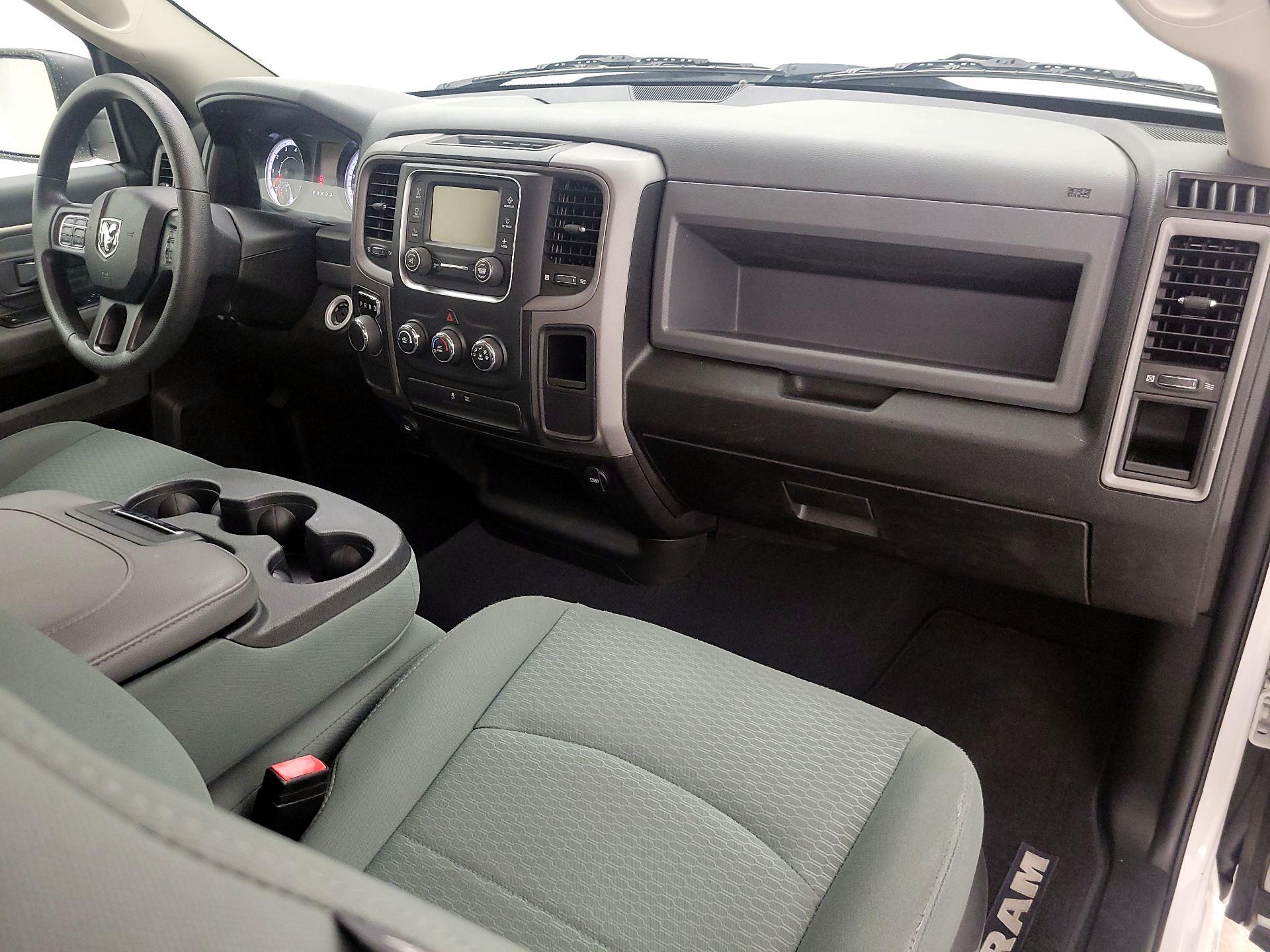 Thumbnail: 2020 RAM 1500 Classic - 9