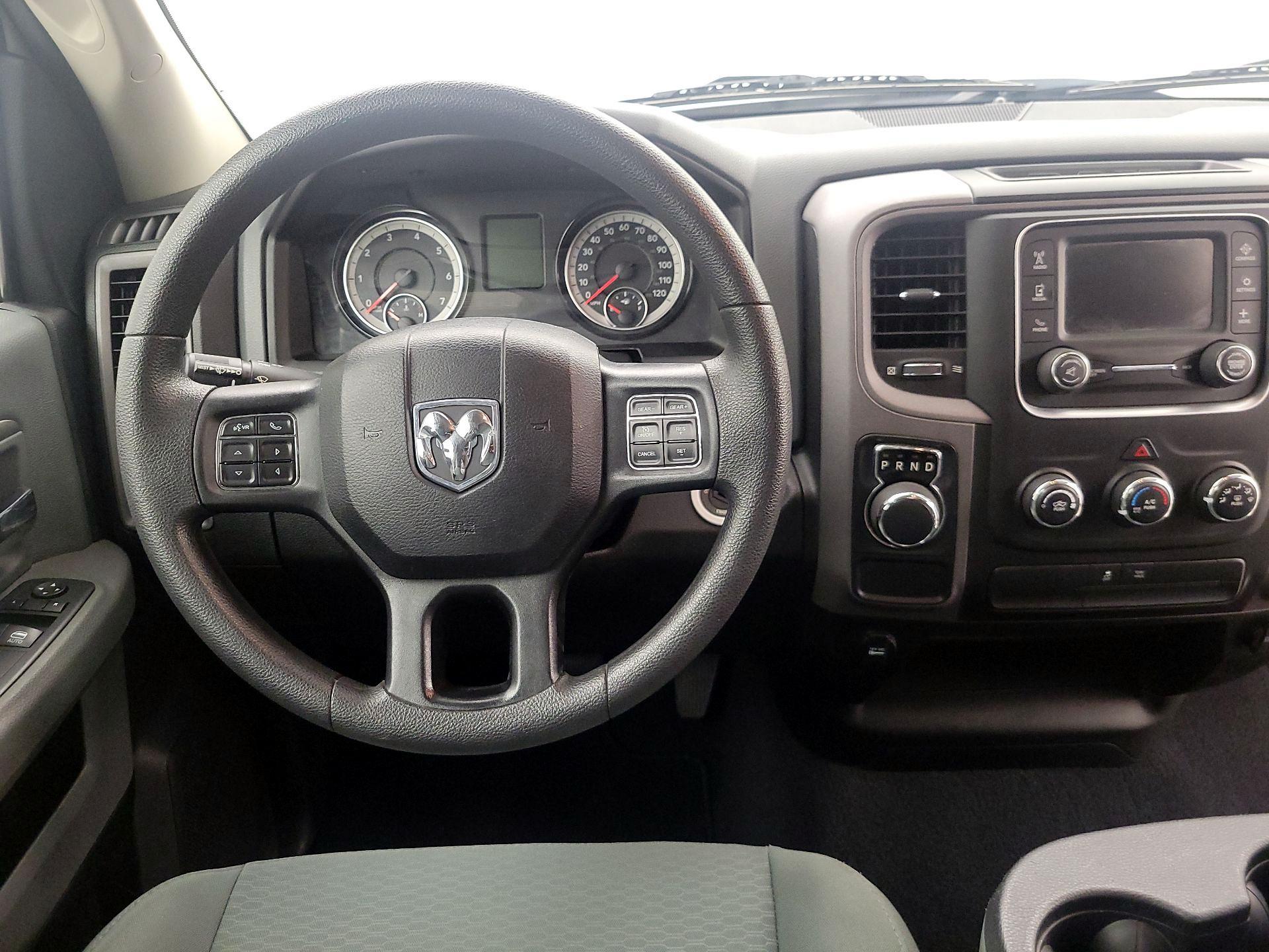 Thumbnail: 2020 RAM 1500 Classic - 10