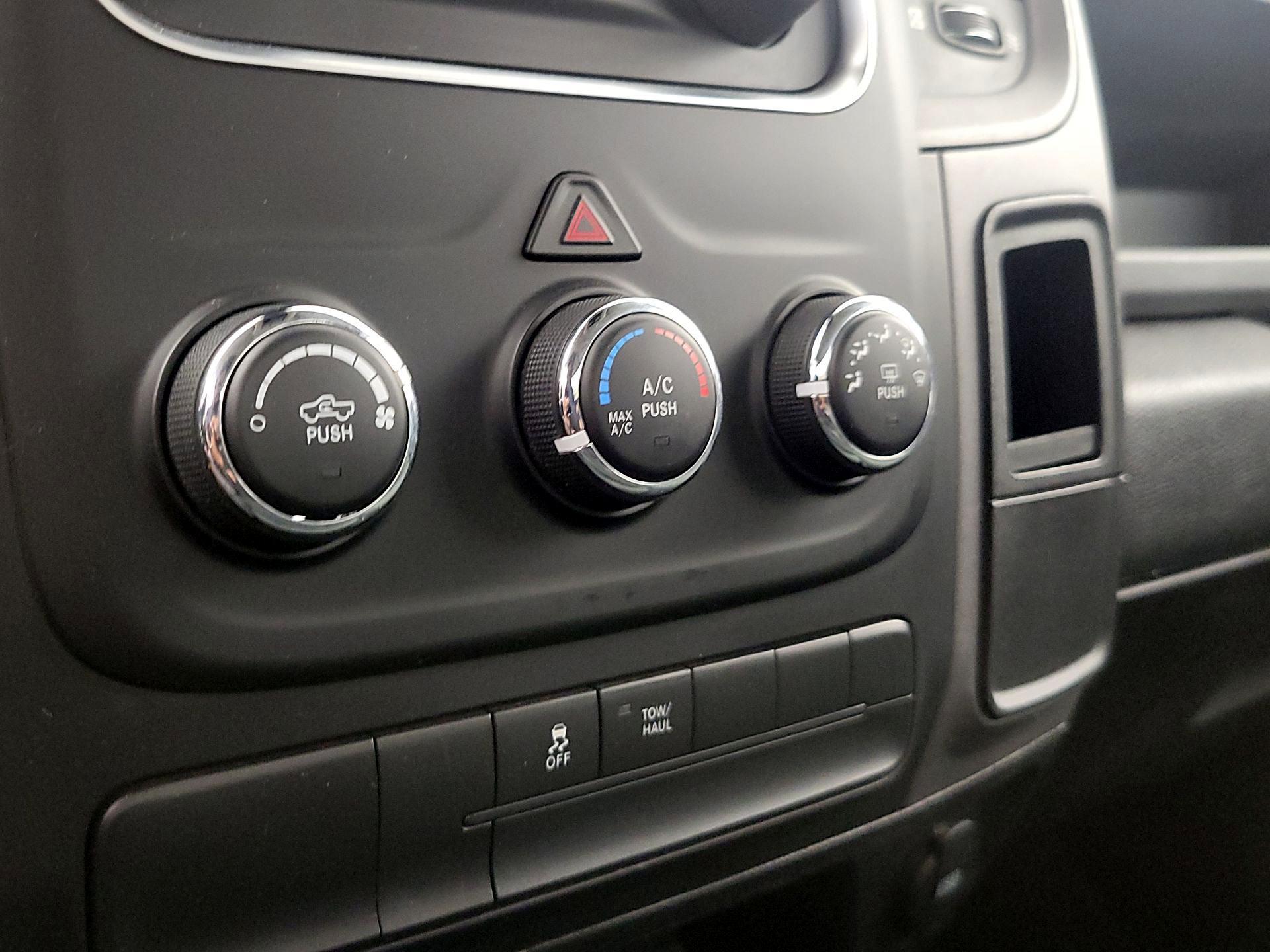 Thumbnail: 2020 RAM 1500 Classic - 16