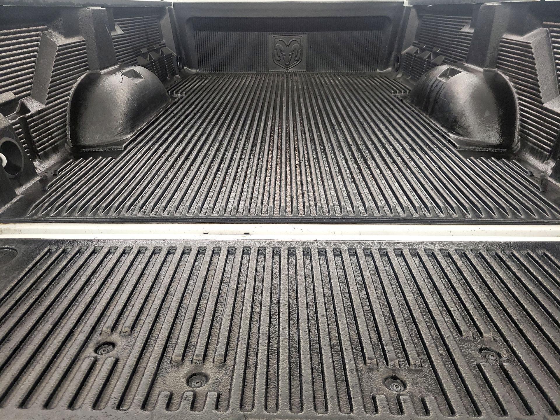 Thumbnail: 2020 RAM 1500 Classic - 19
