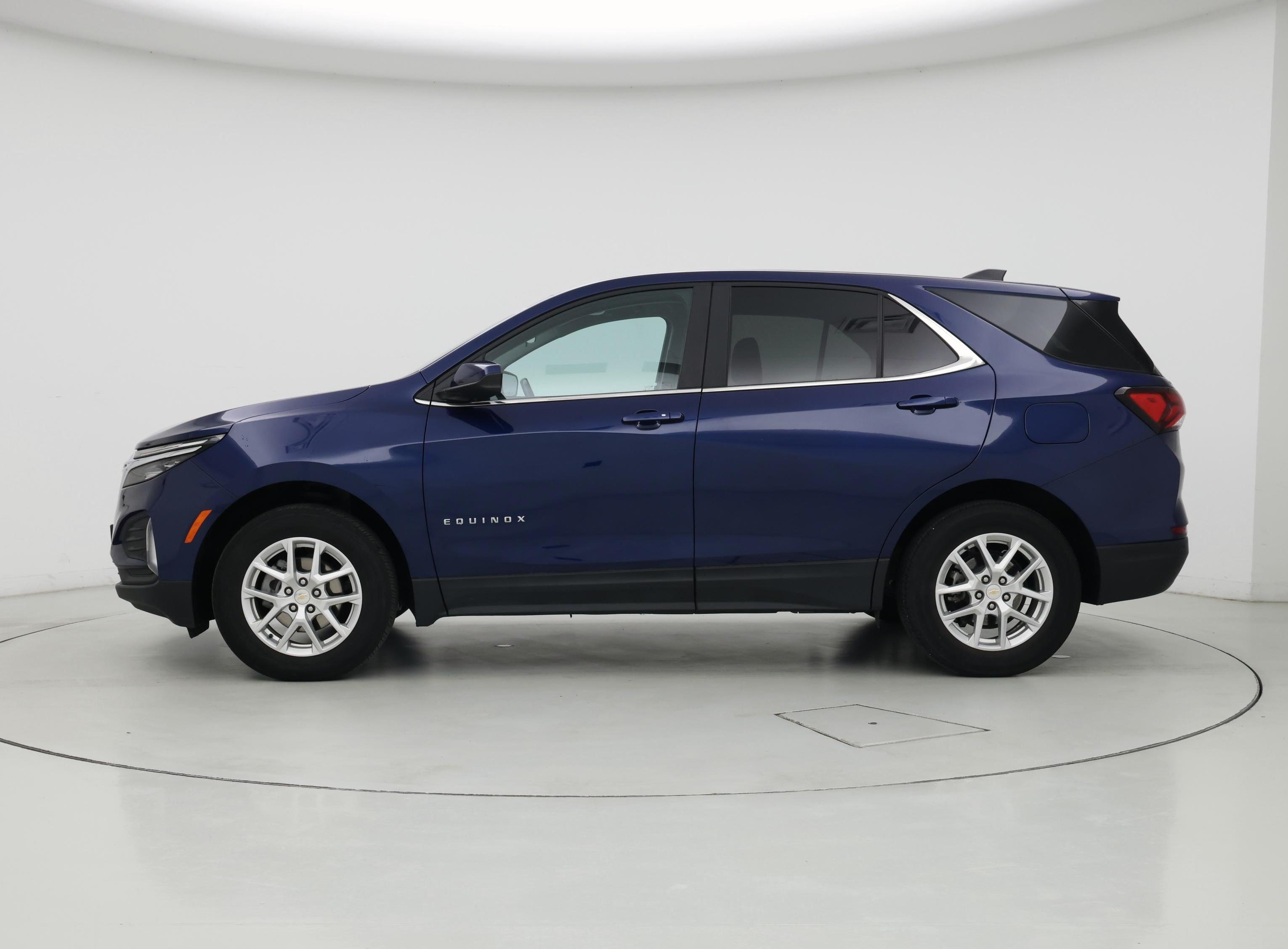 Thumbnail: 2022 Chevrolet Equinox - 3