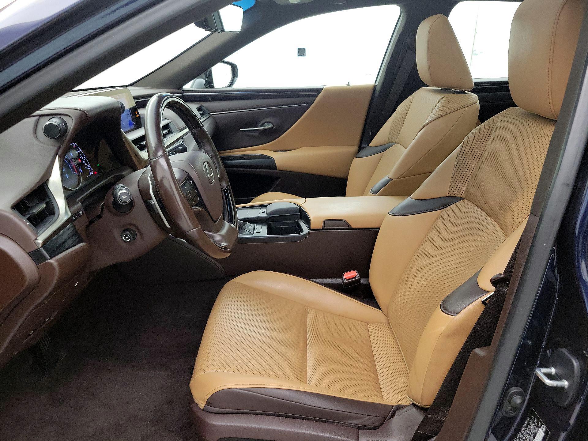 Thumbnail: 2021 Lexus ES - 11