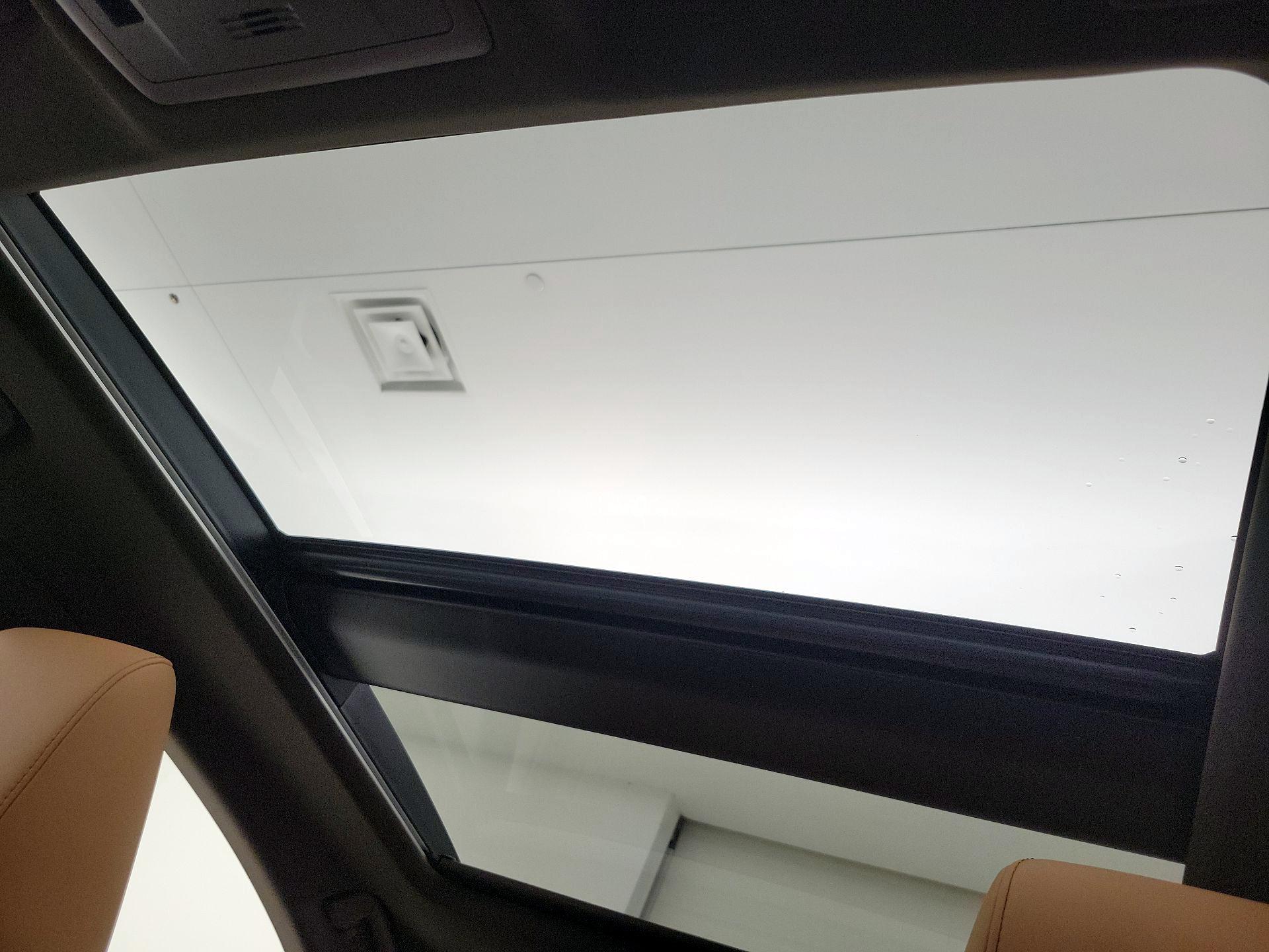 Thumbnail: 2021 Lexus ES - 20