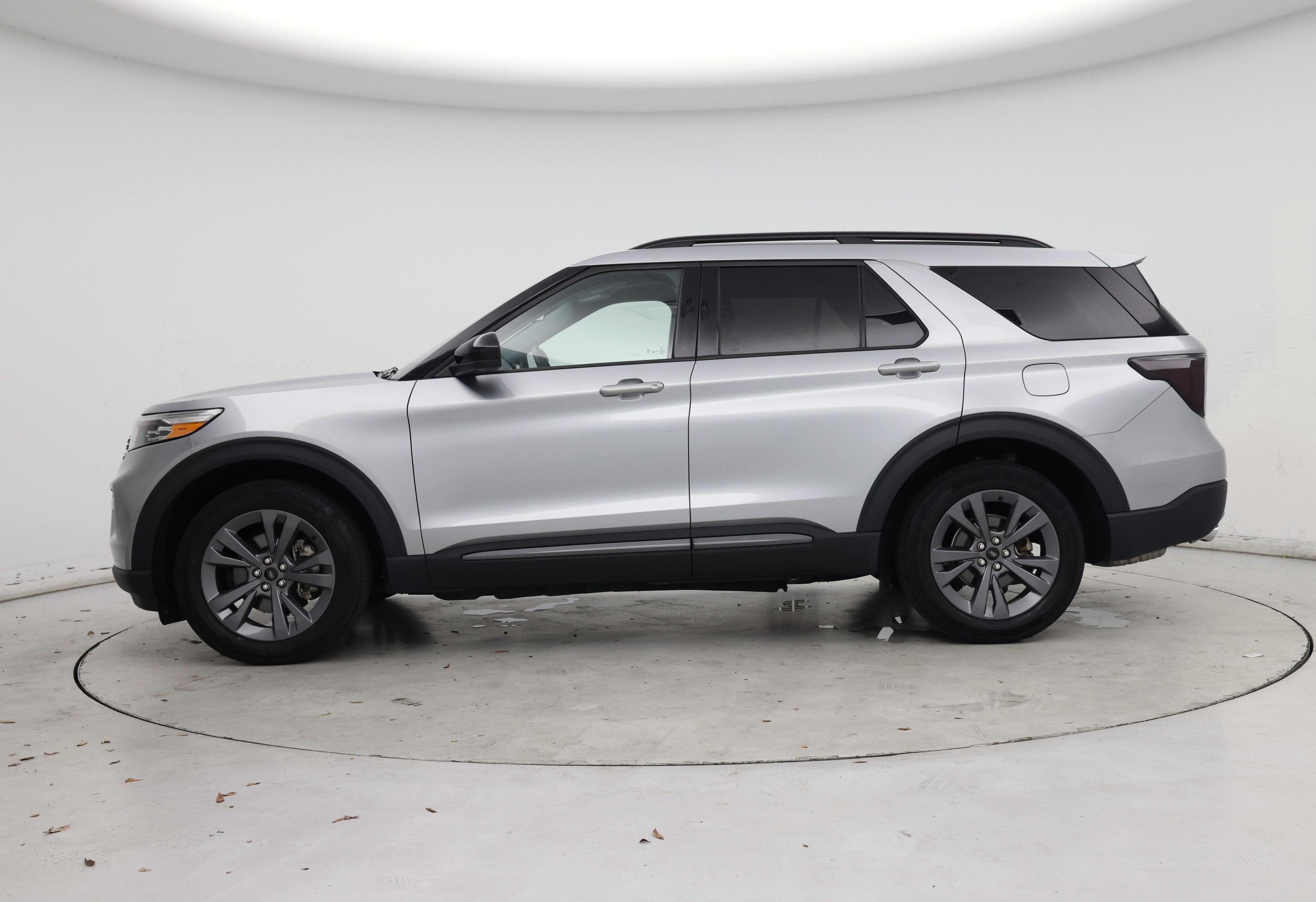 Thumbnail: 2022 Ford Explorer - 3