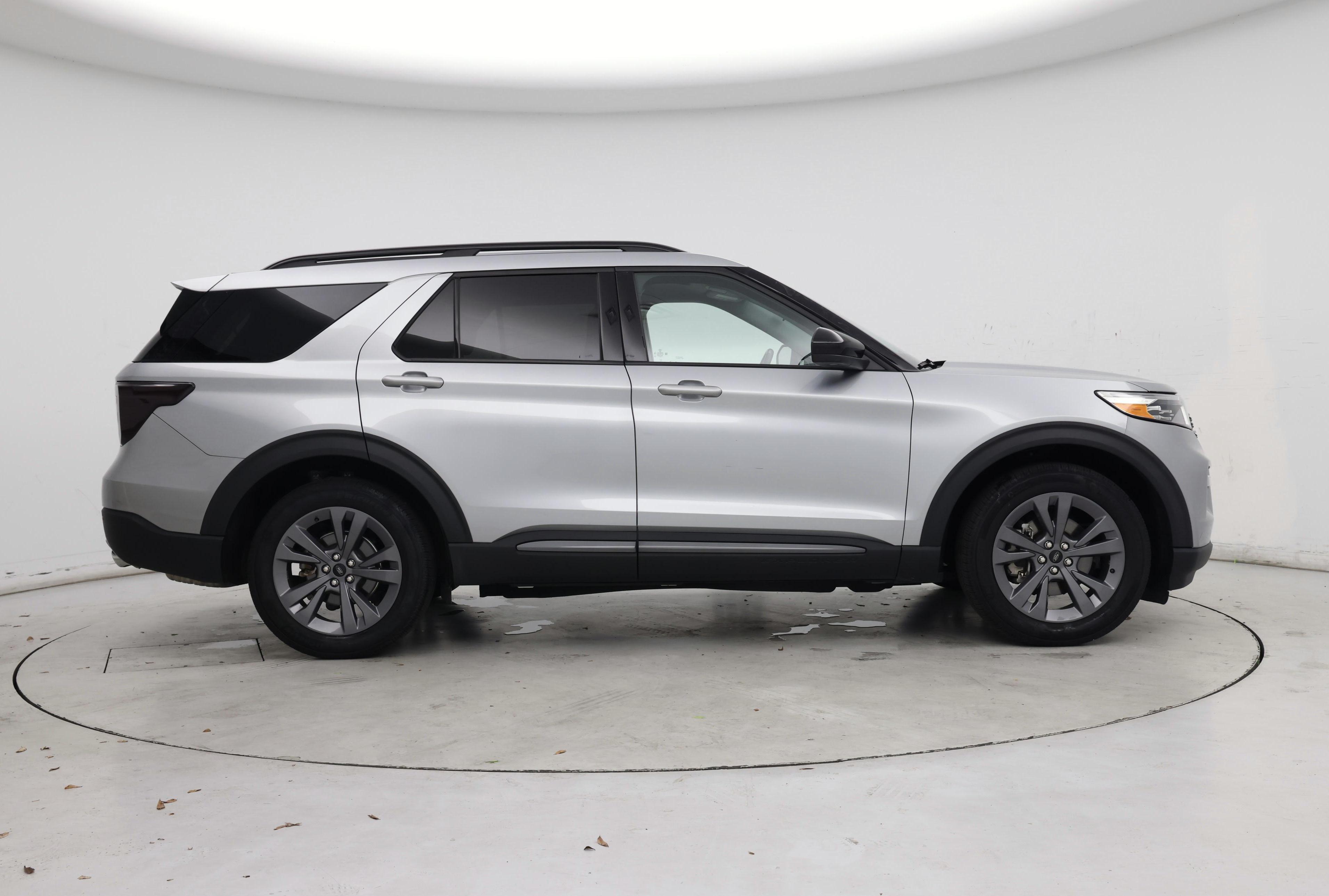 Thumbnail: 2022 Ford Explorer - 7