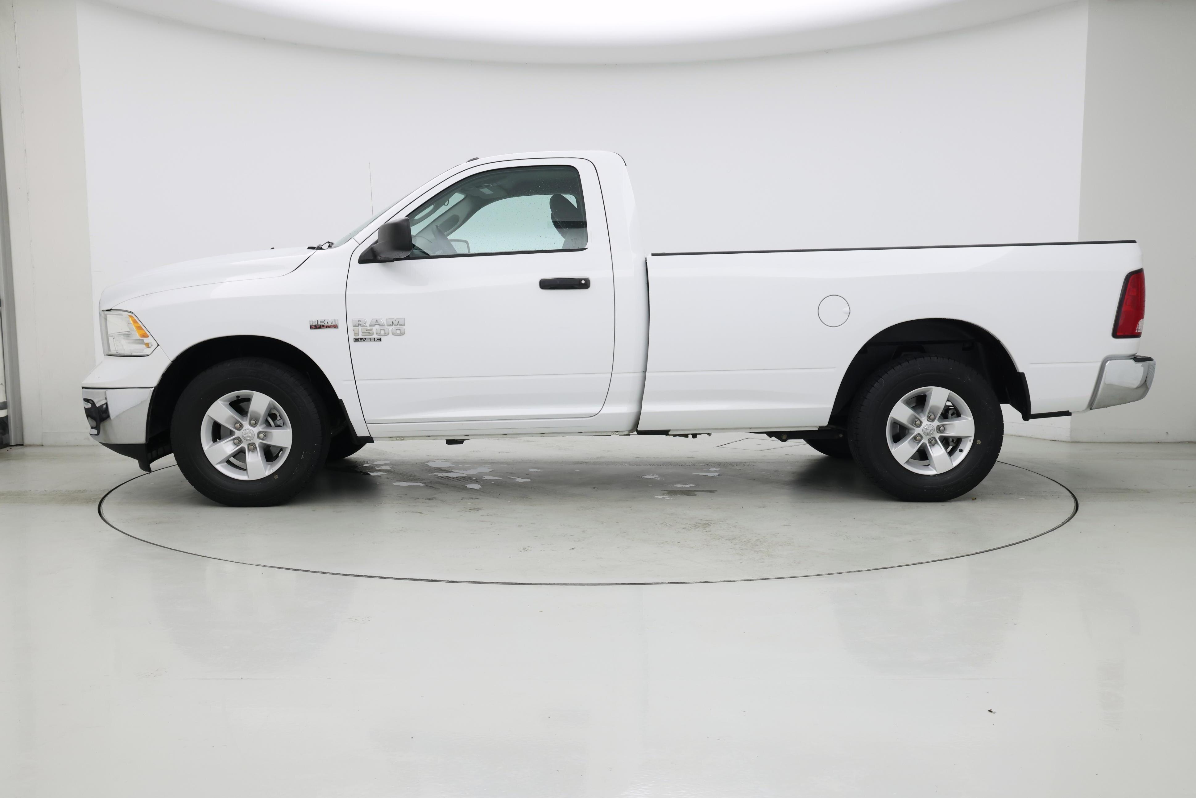 Thumbnail: 2021 RAM 1500 Classic - 3