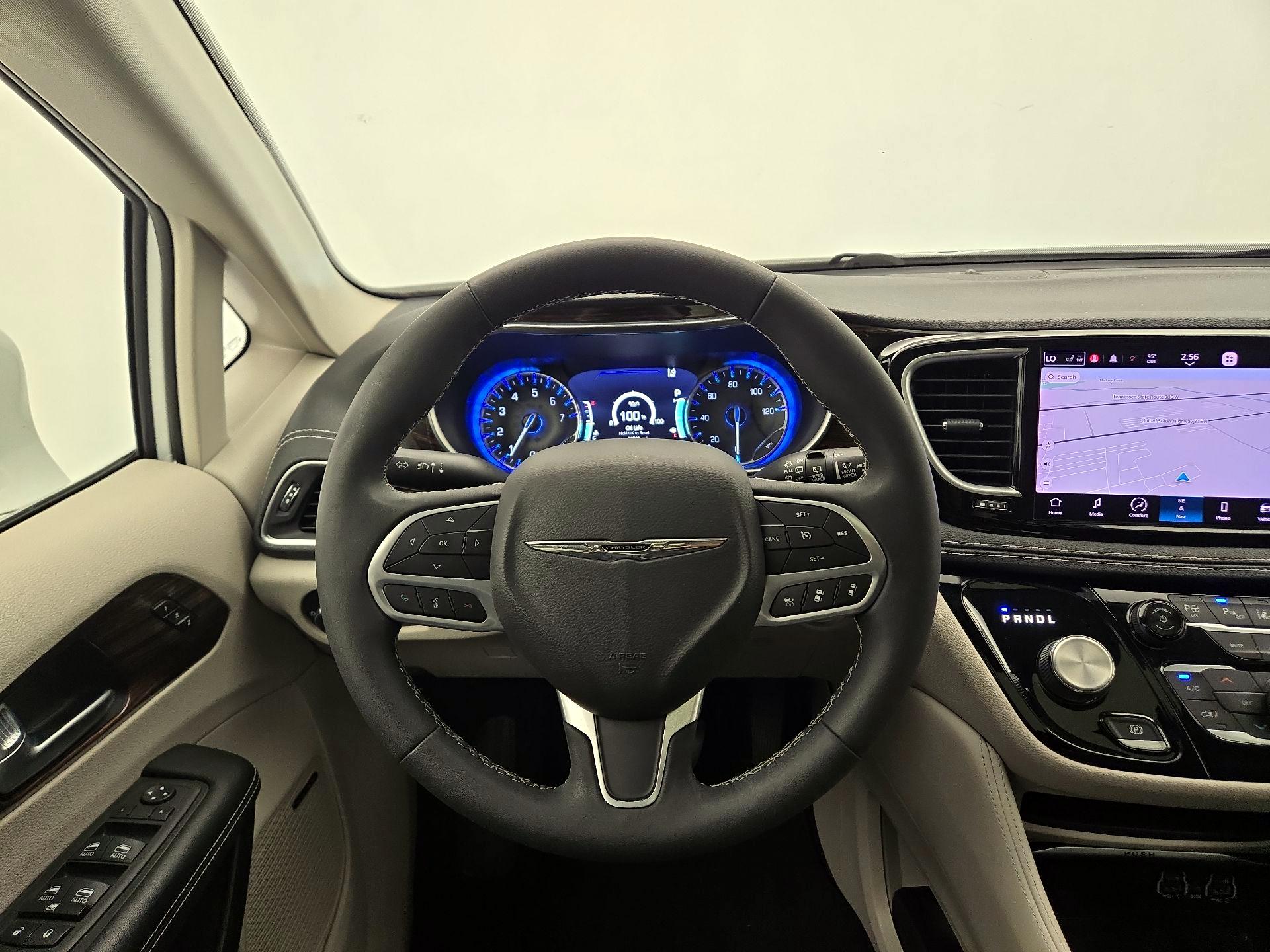 Thumbnail: 2022 Chrysler Pacifica - 10