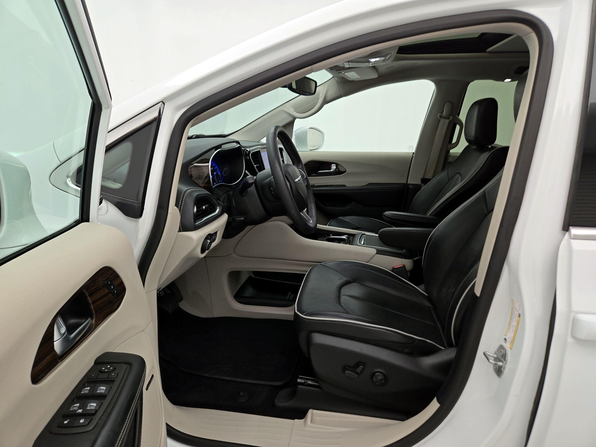 Thumbnail: 2022 Chrysler Pacifica - 11