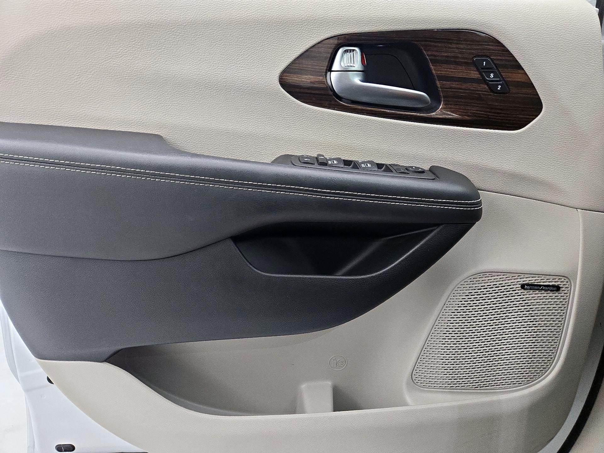 Thumbnail: 2022 Chrysler Pacifica - 12
