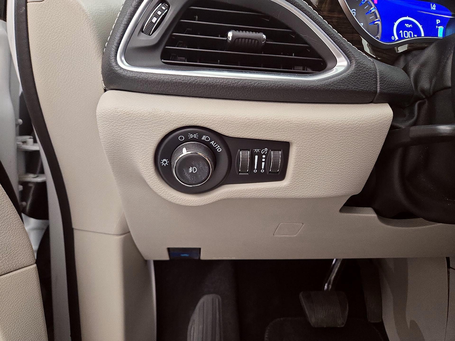 Thumbnail: 2022 Chrysler Pacifica - 13