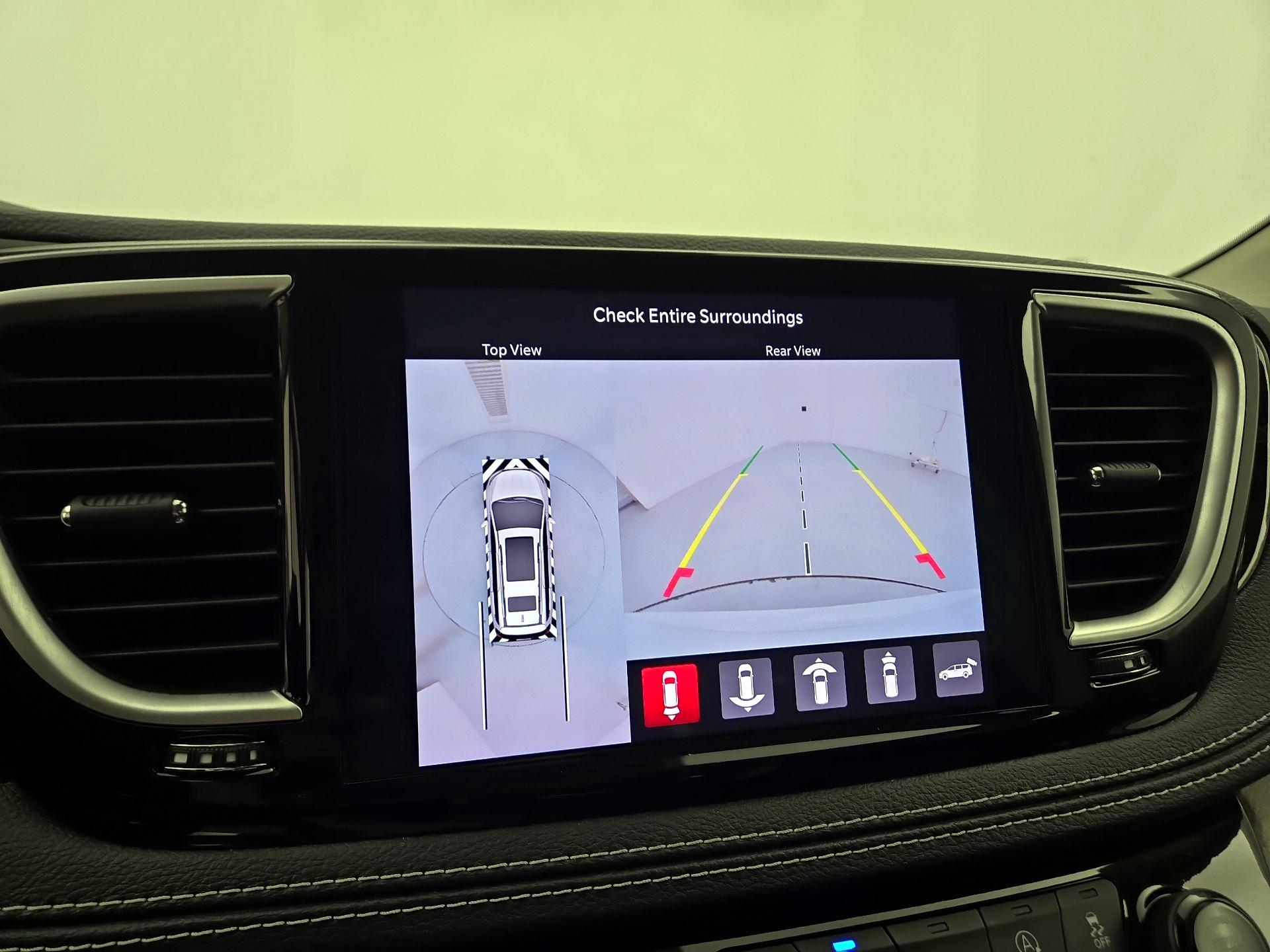 Thumbnail: 2022 Chrysler Pacifica - 15