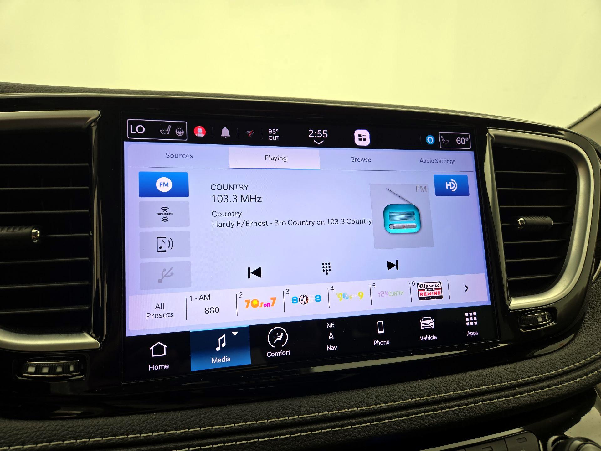 Thumbnail: 2022 Chrysler Pacifica - 16