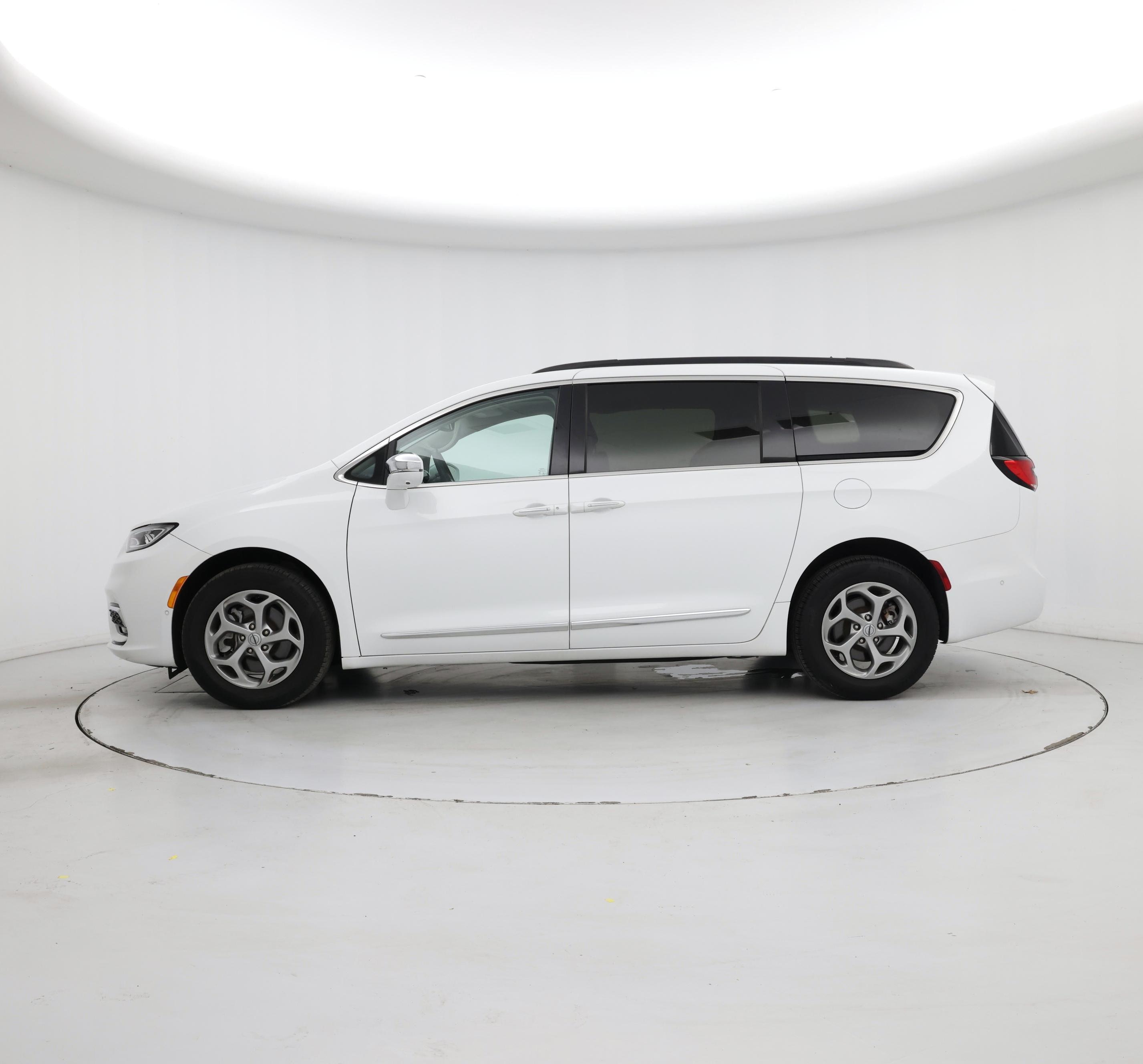 Thumbnail: 2022 Chrysler Pacifica - 3