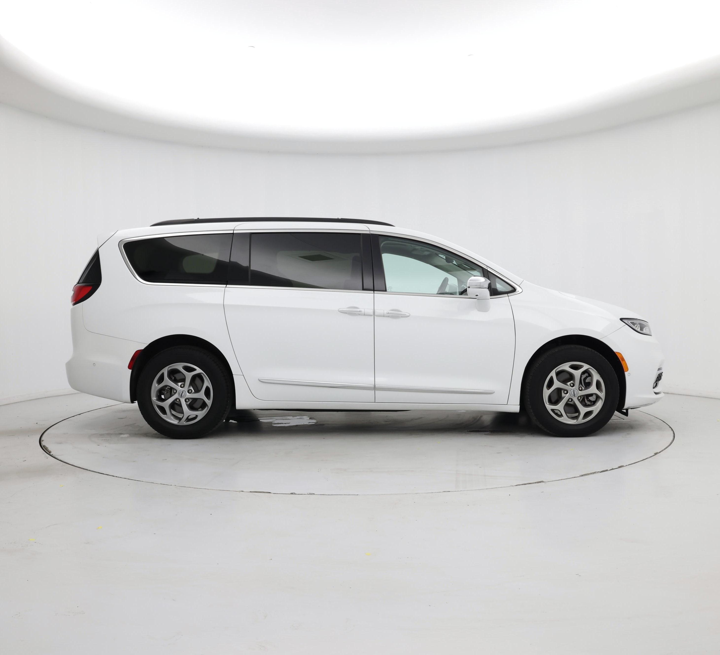 Thumbnail: 2022 Chrysler Pacifica - 7