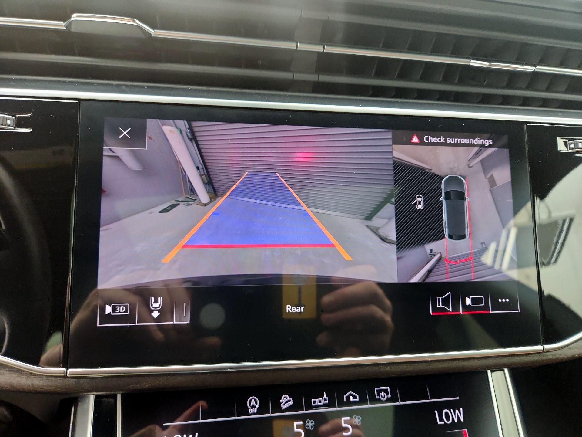 Thumbnail: 2020 Audi Q8 - 15