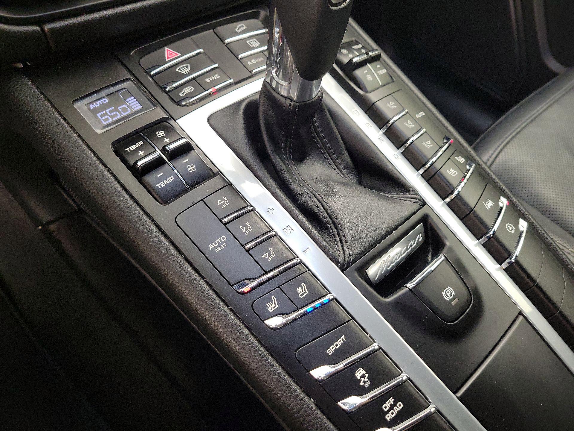 Thumbnail: 2021 Porsche Macan - 16