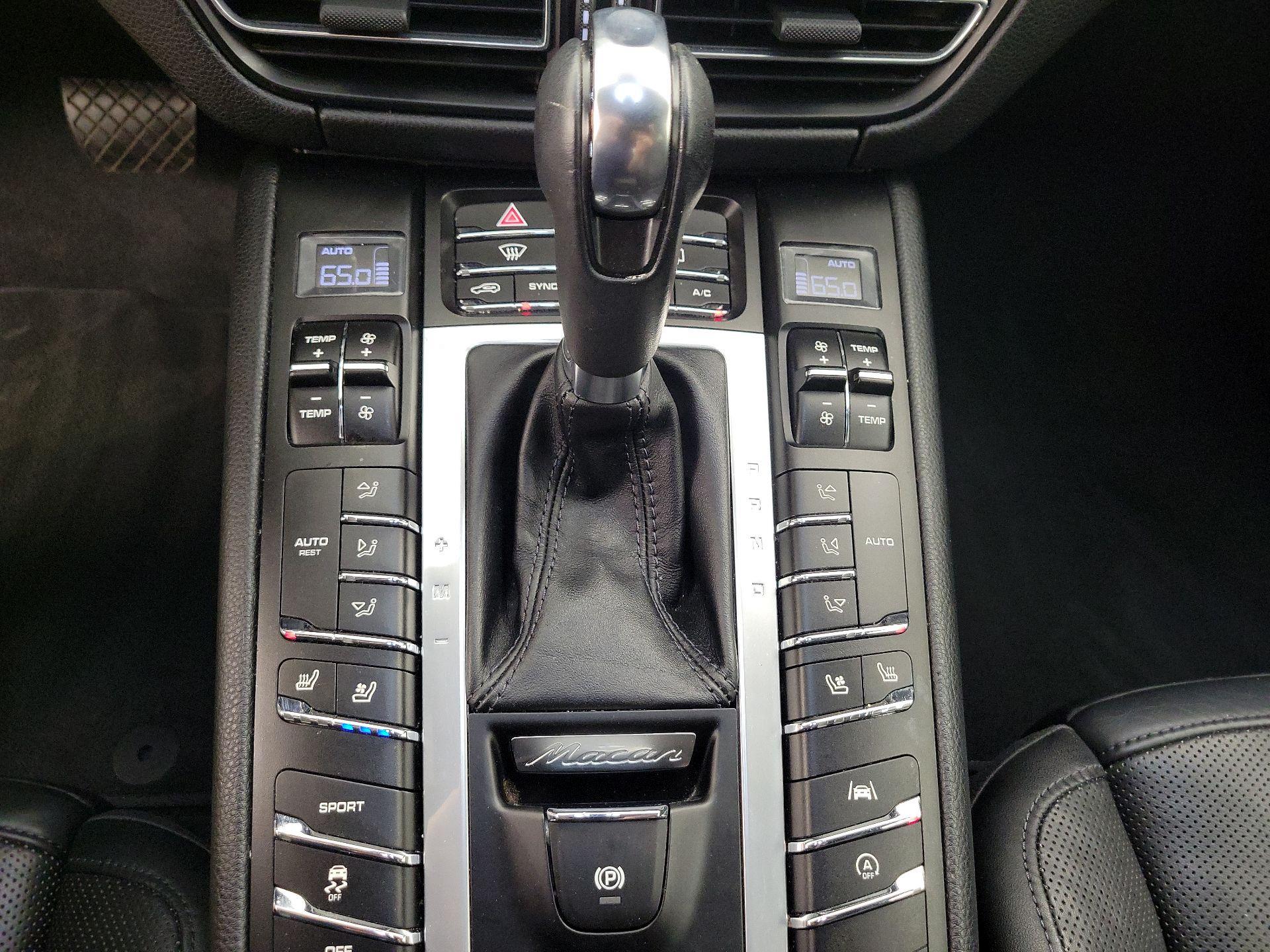 Thumbnail: 2021 Porsche Macan - 17