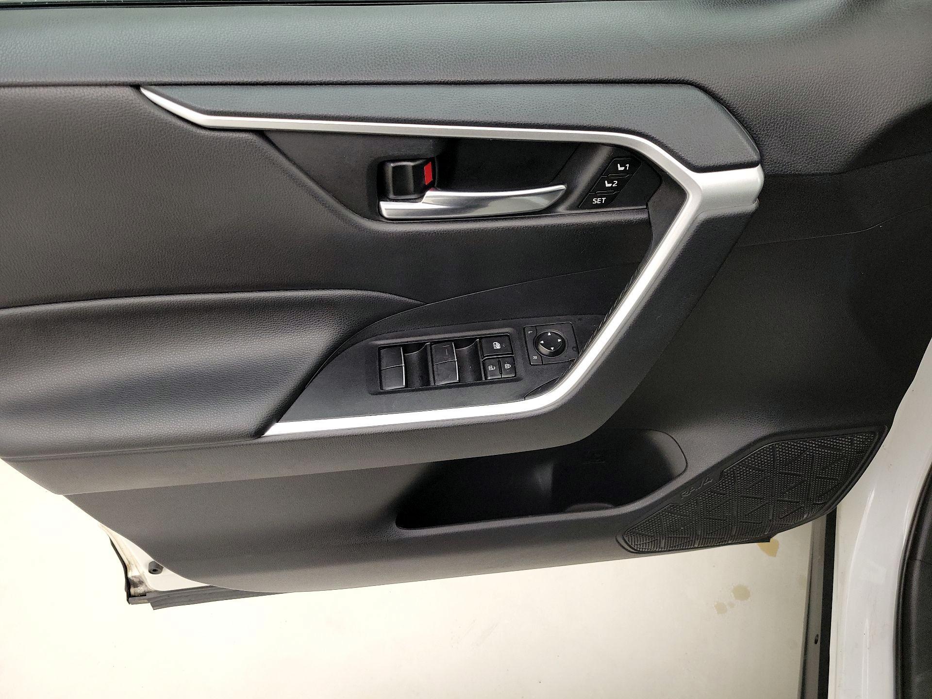 Thumbnail: 2021 Toyota RAV4 - 12