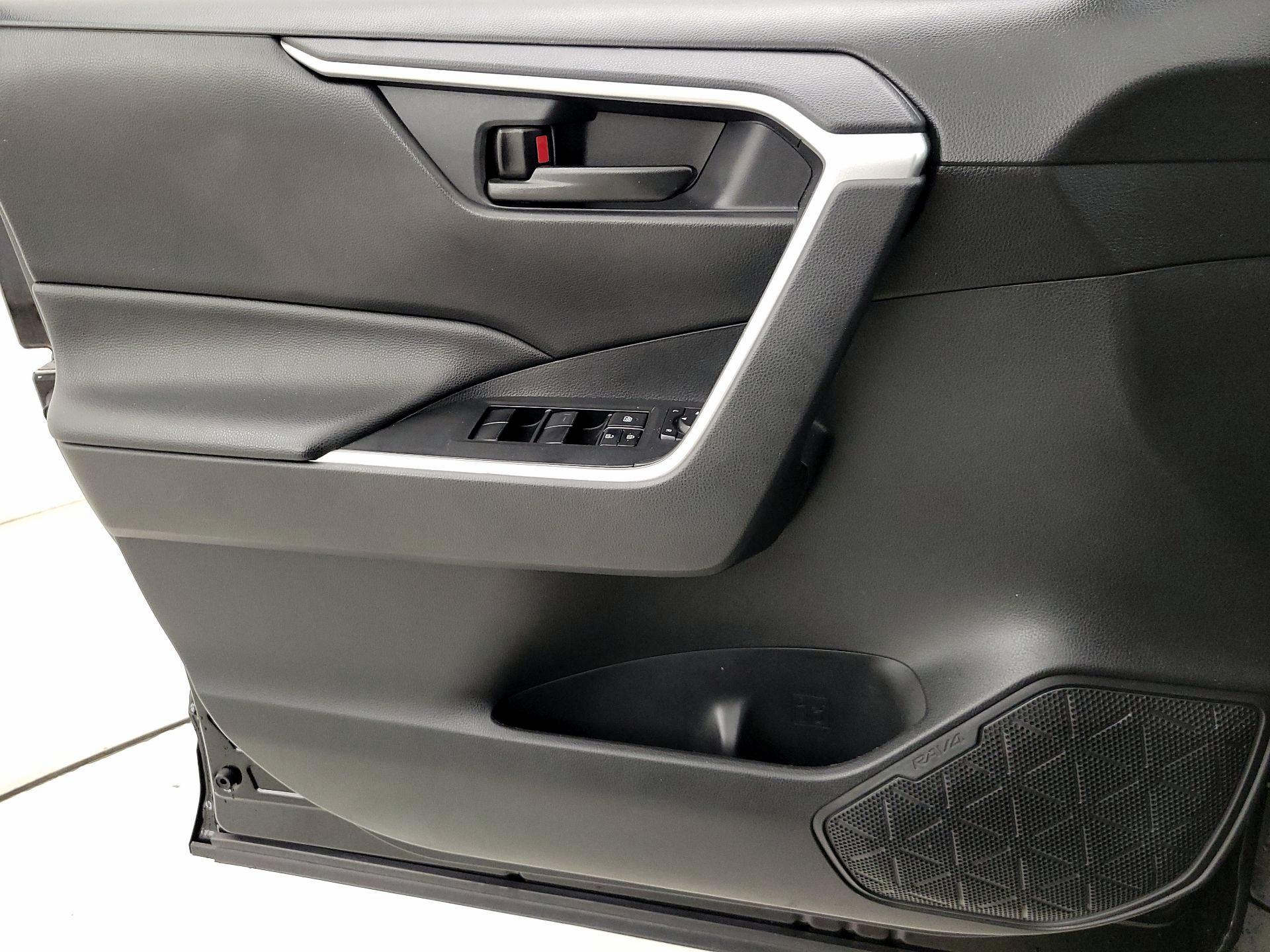 Thumbnail: 2021 Toyota RAV4 - 12
