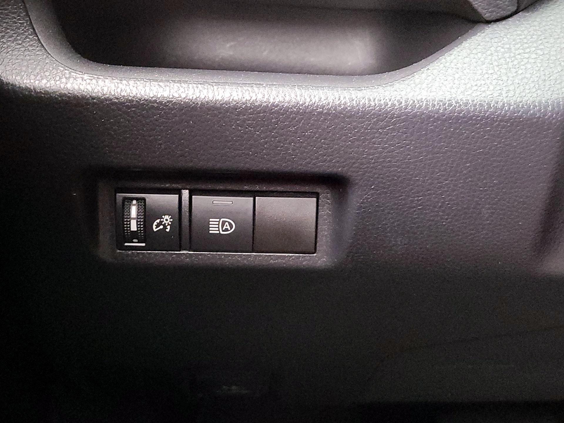 Thumbnail: 2021 Toyota RAV4 - 13