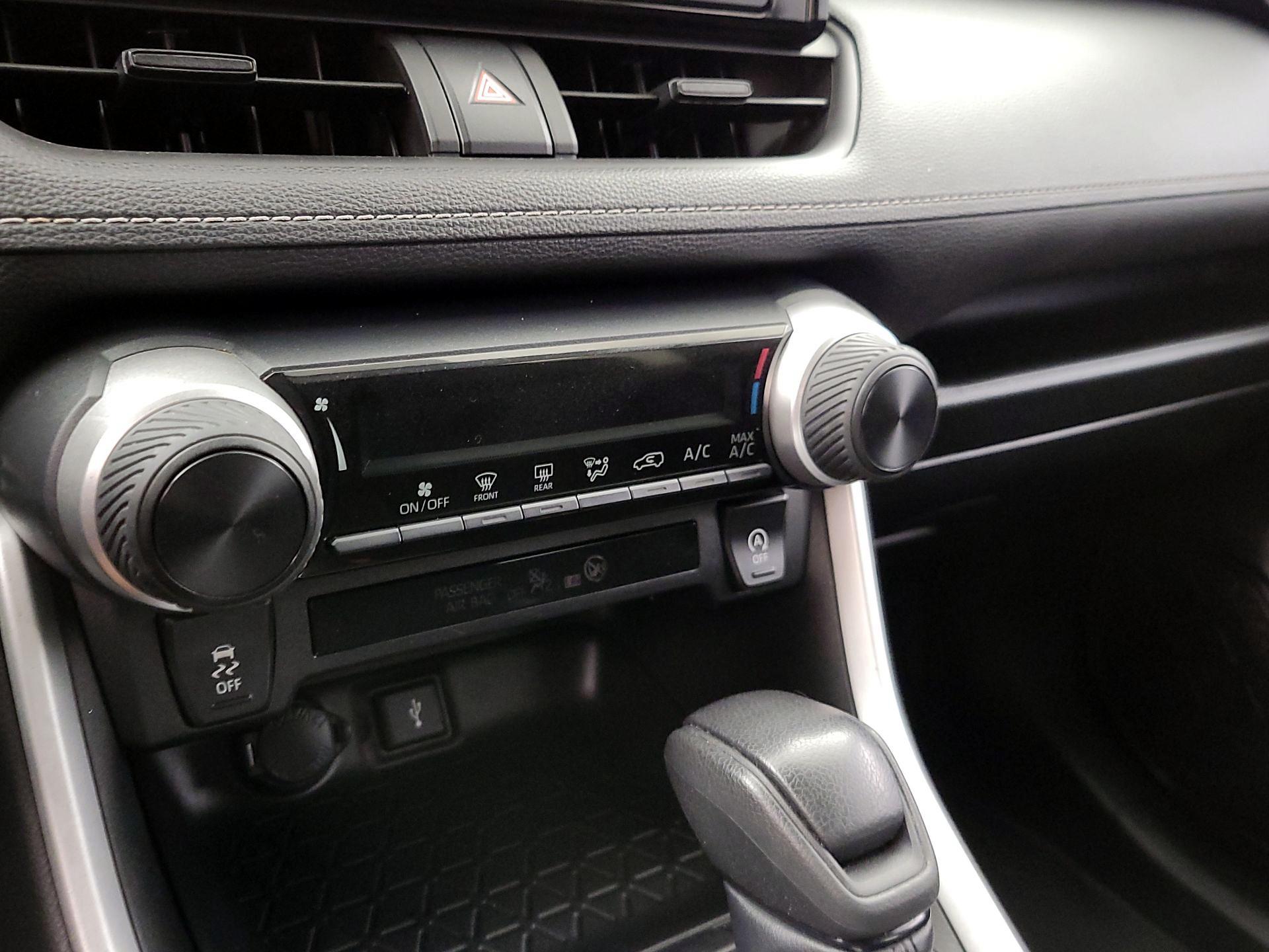 Thumbnail: 2021 Toyota RAV4 - 16