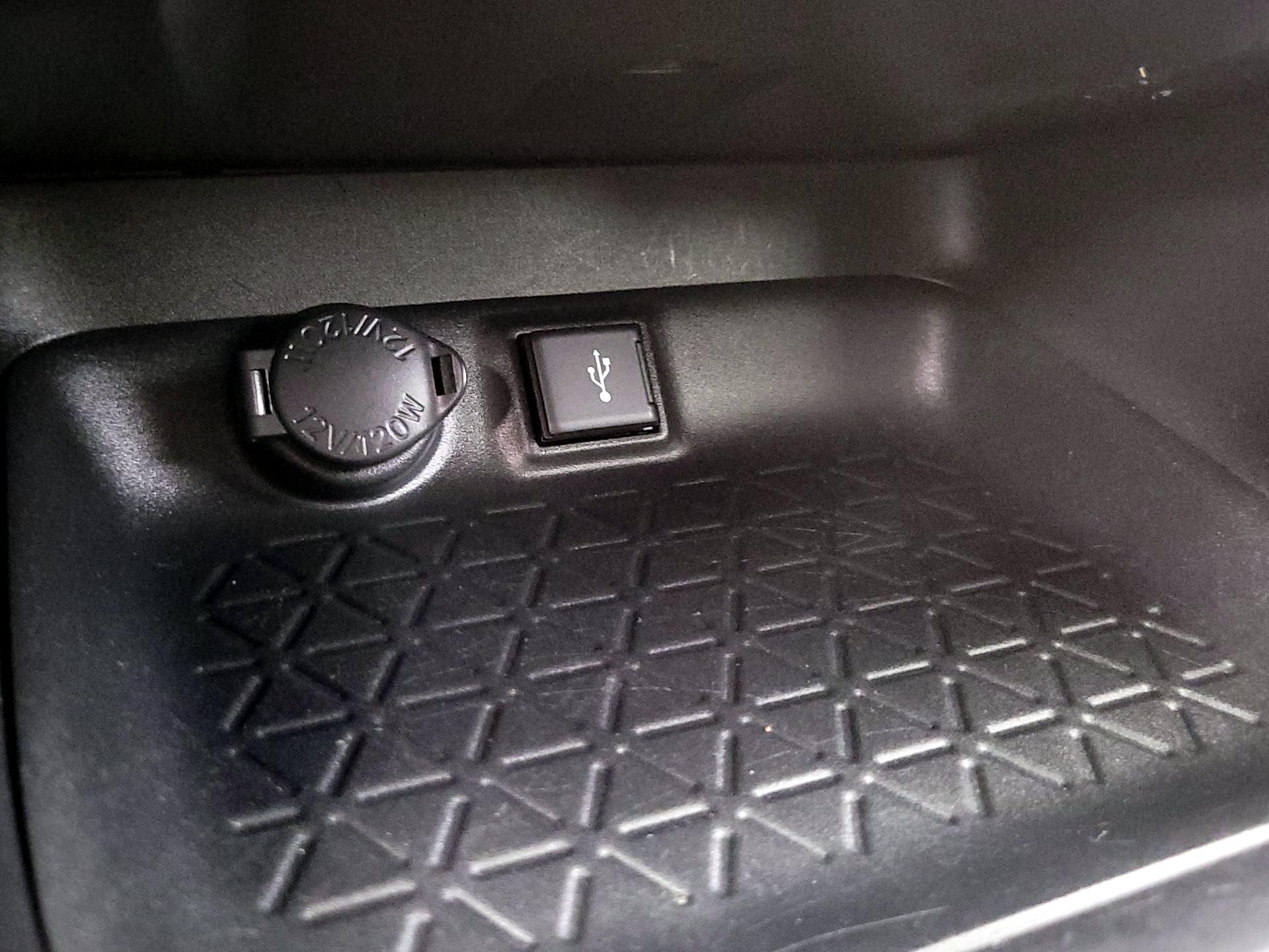 Thumbnail: 2021 Toyota RAV4 - 18