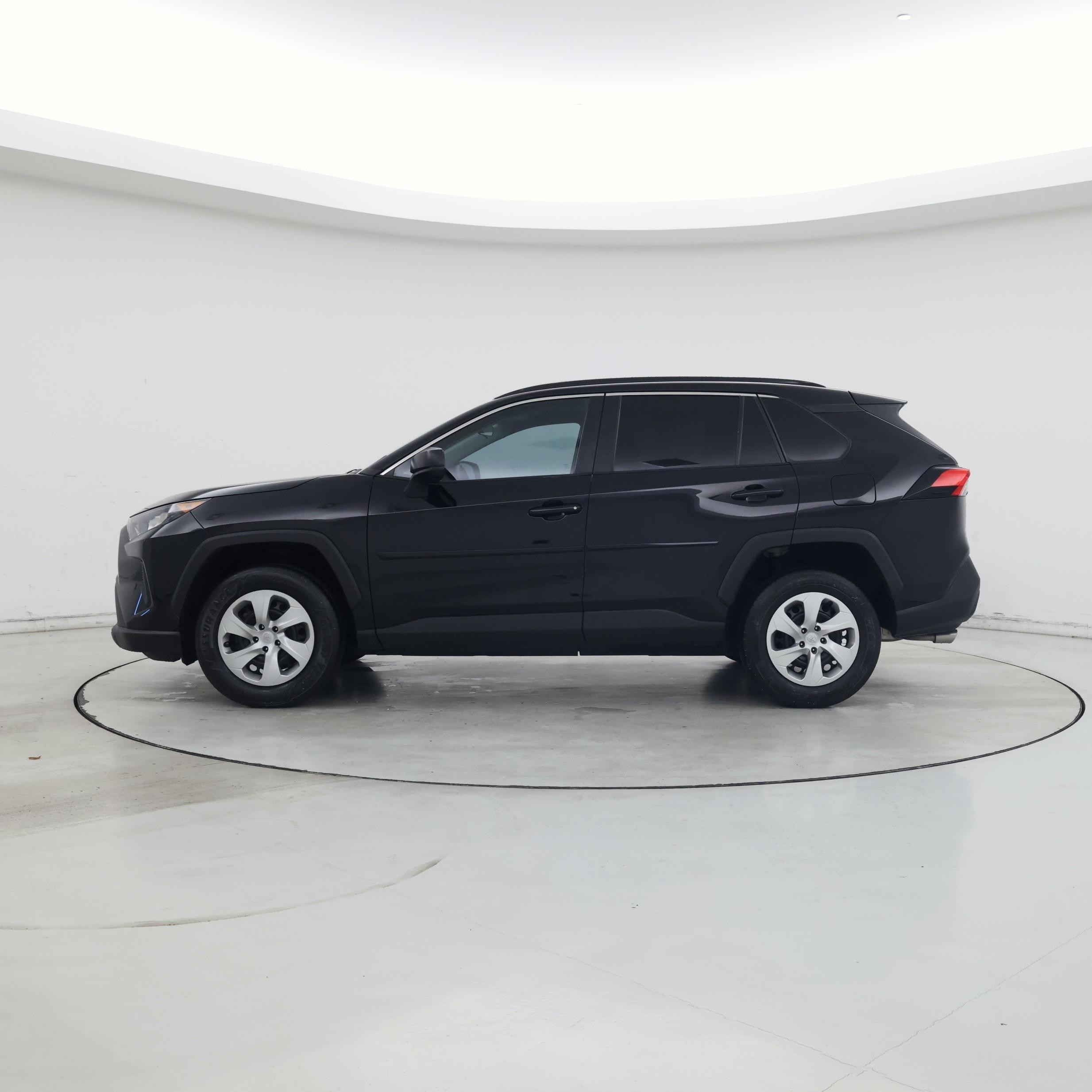 Thumbnail: 2021 Toyota RAV4 - 3