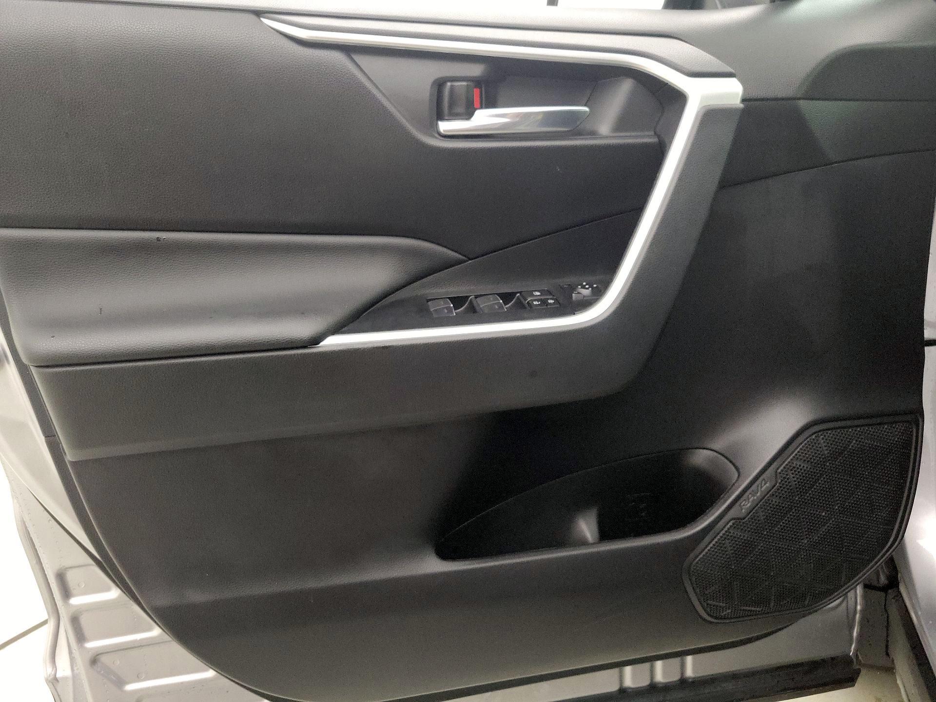 Thumbnail: 2022 Toyota RAV4 - 12